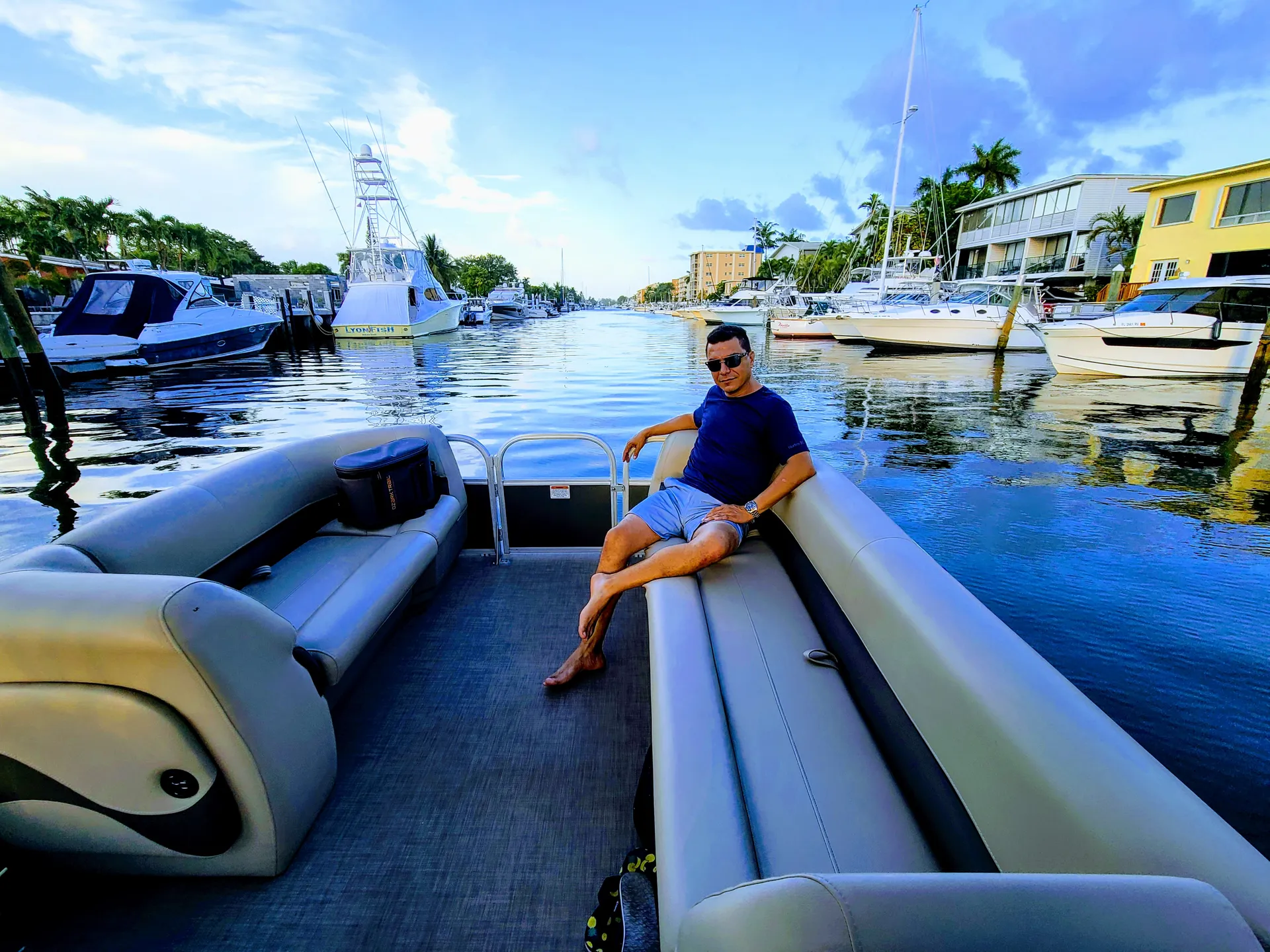 SUN TRACKER PARTY BARGE 18 DLX in Fort Lauderdale, FL — photo 7