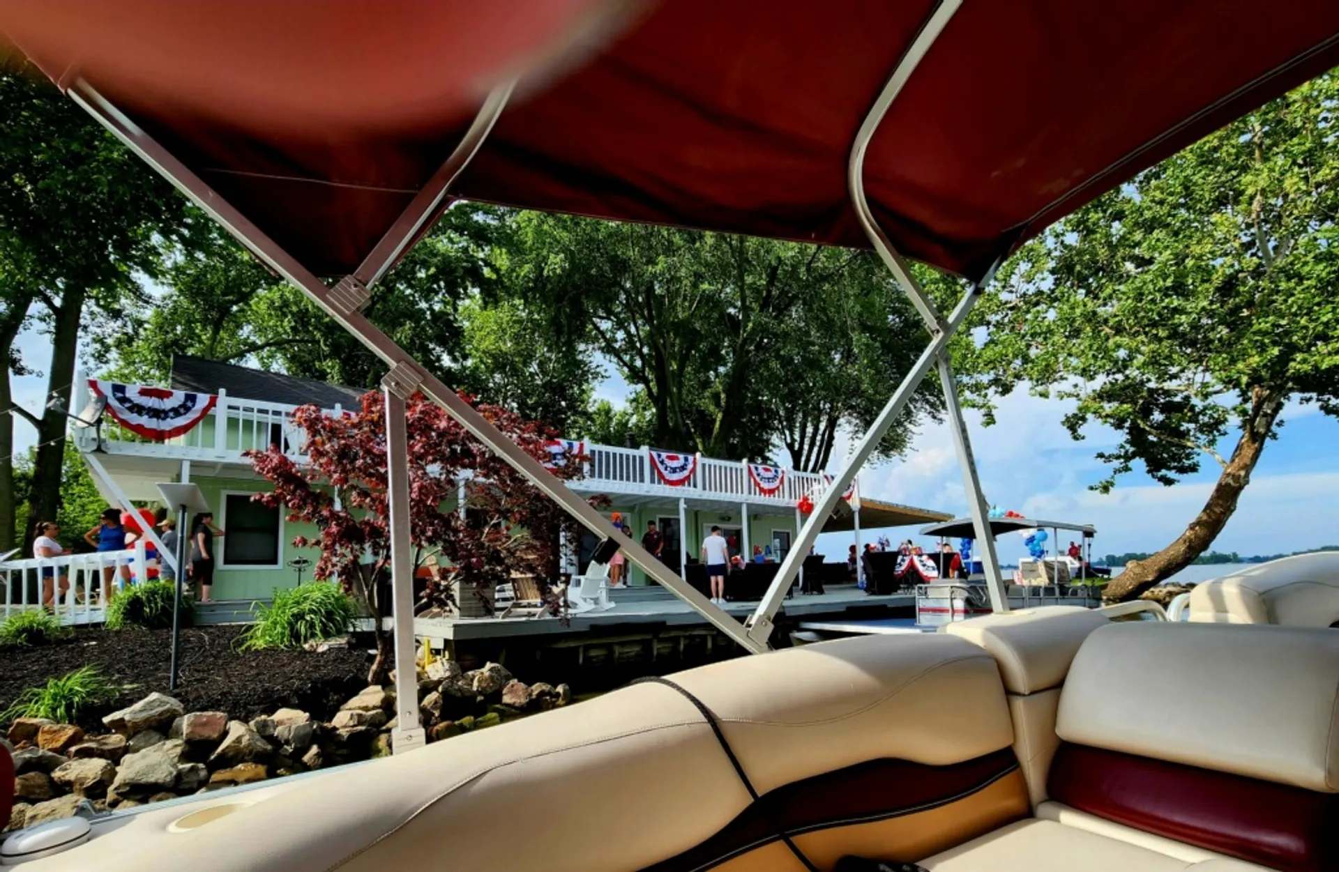 Avalon Somerset 12-Person Pontoon w/Bimini, Bluetooth and More!