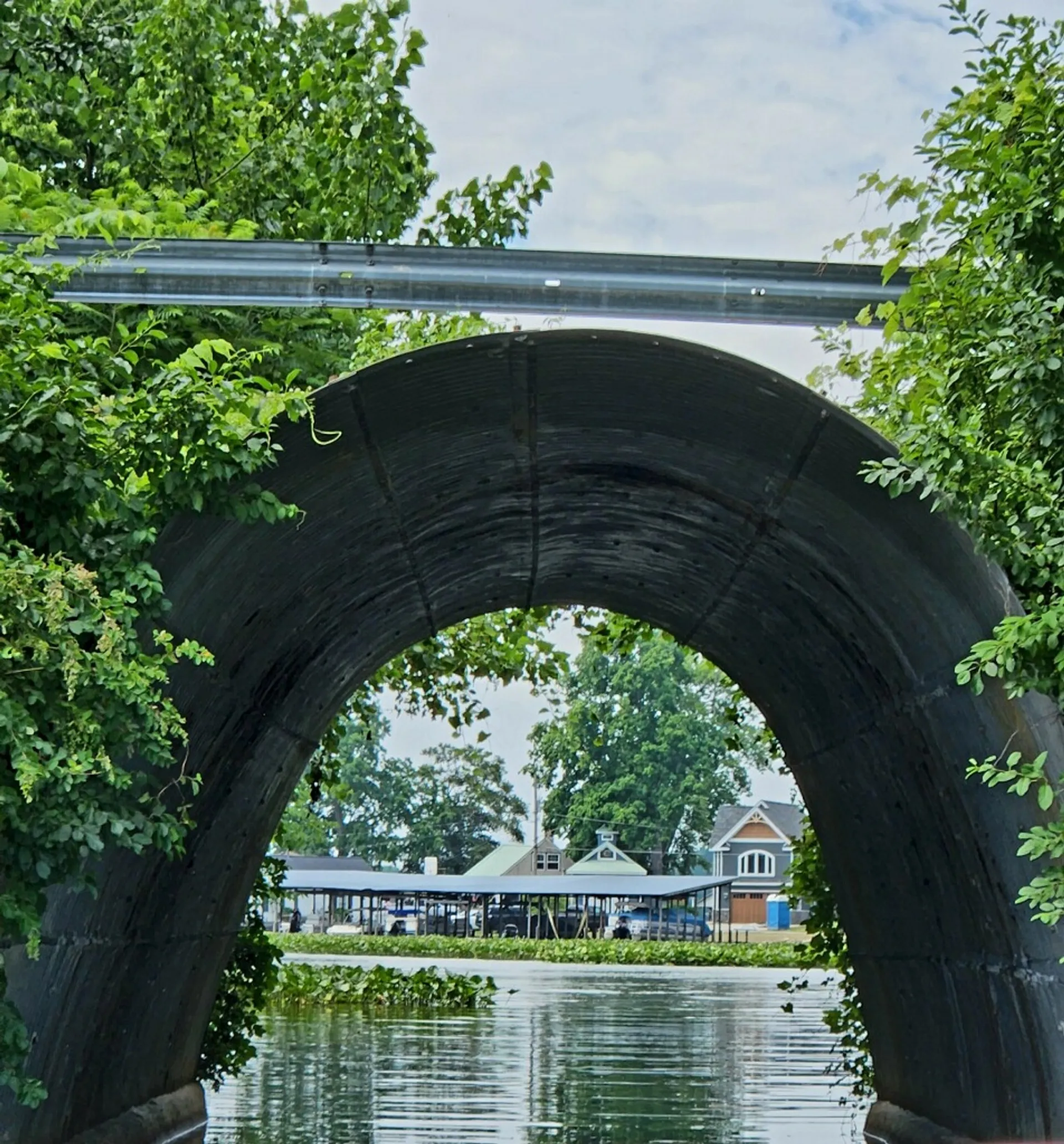 Avalon Somerset 12-Person Pontoon w/Bimini, Bluetooth and More!