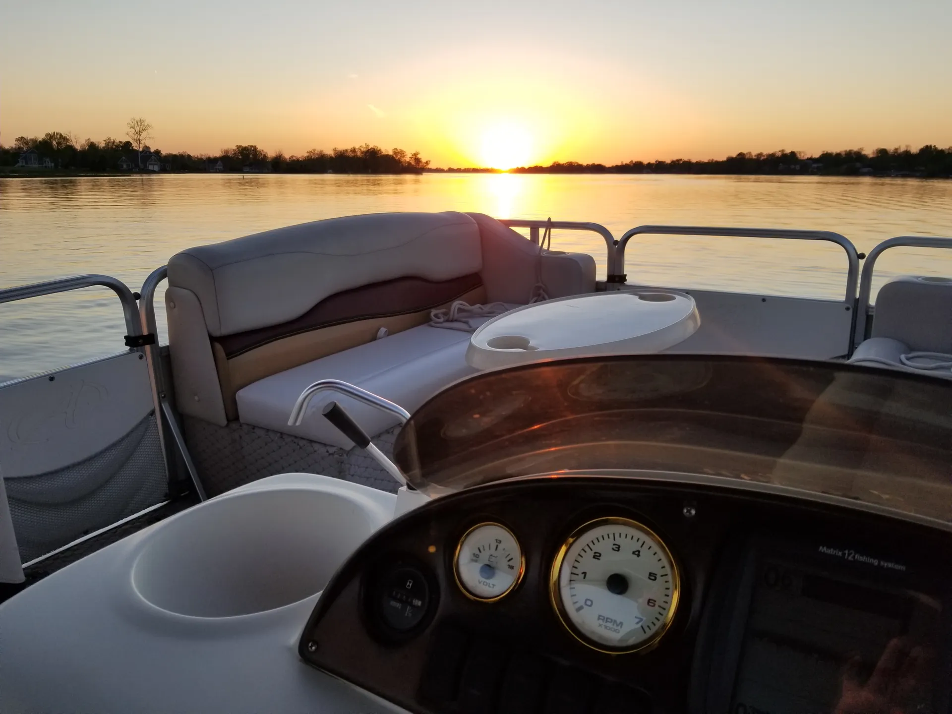 Avalon Somerset 12-Person Pontoon w/Bimini, Bluetooth and More!