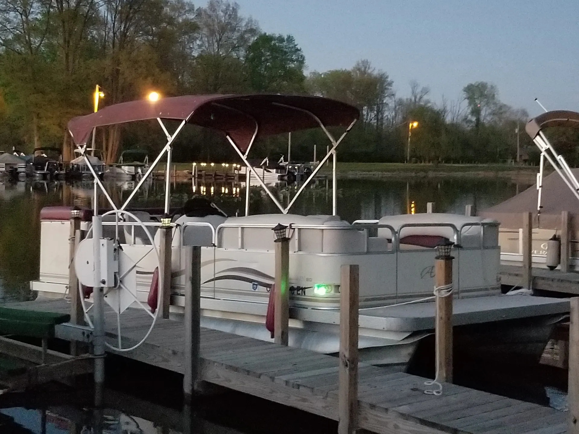 Avalon Somerset 12-Person Pontoon w/Bimini, Bluetooth and More!