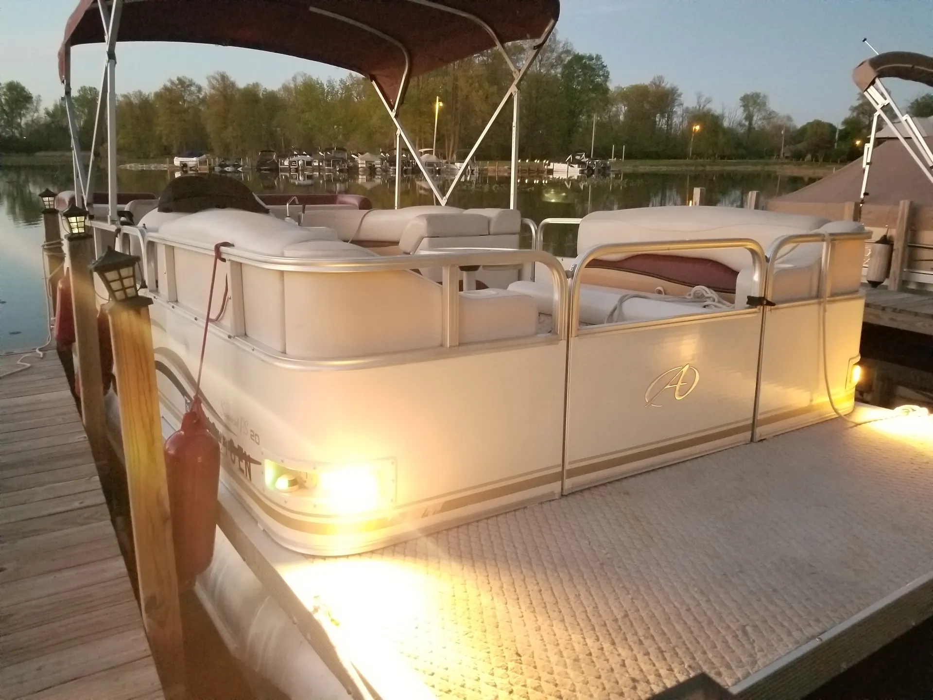 Avalon Somerset 12-Person Pontoon w/Bimini, Bluetooth and More!