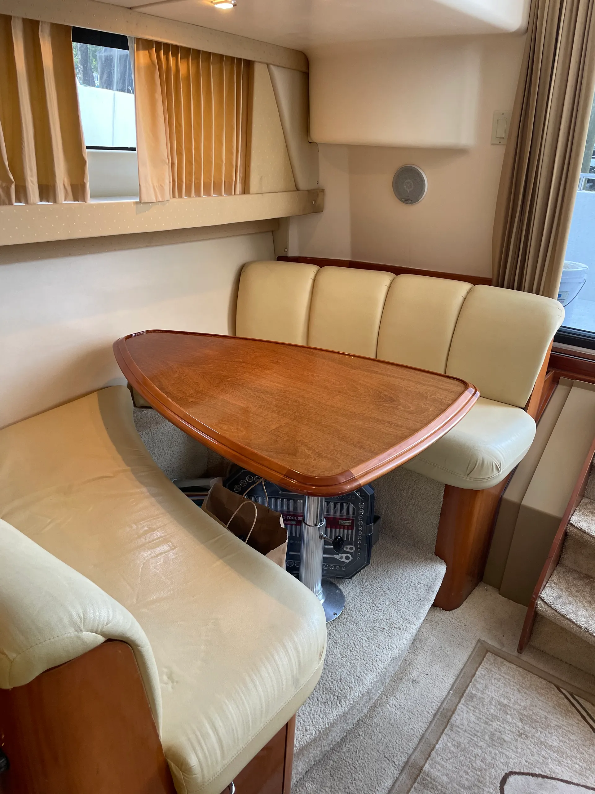 Beautiful captained yacht on Middle River