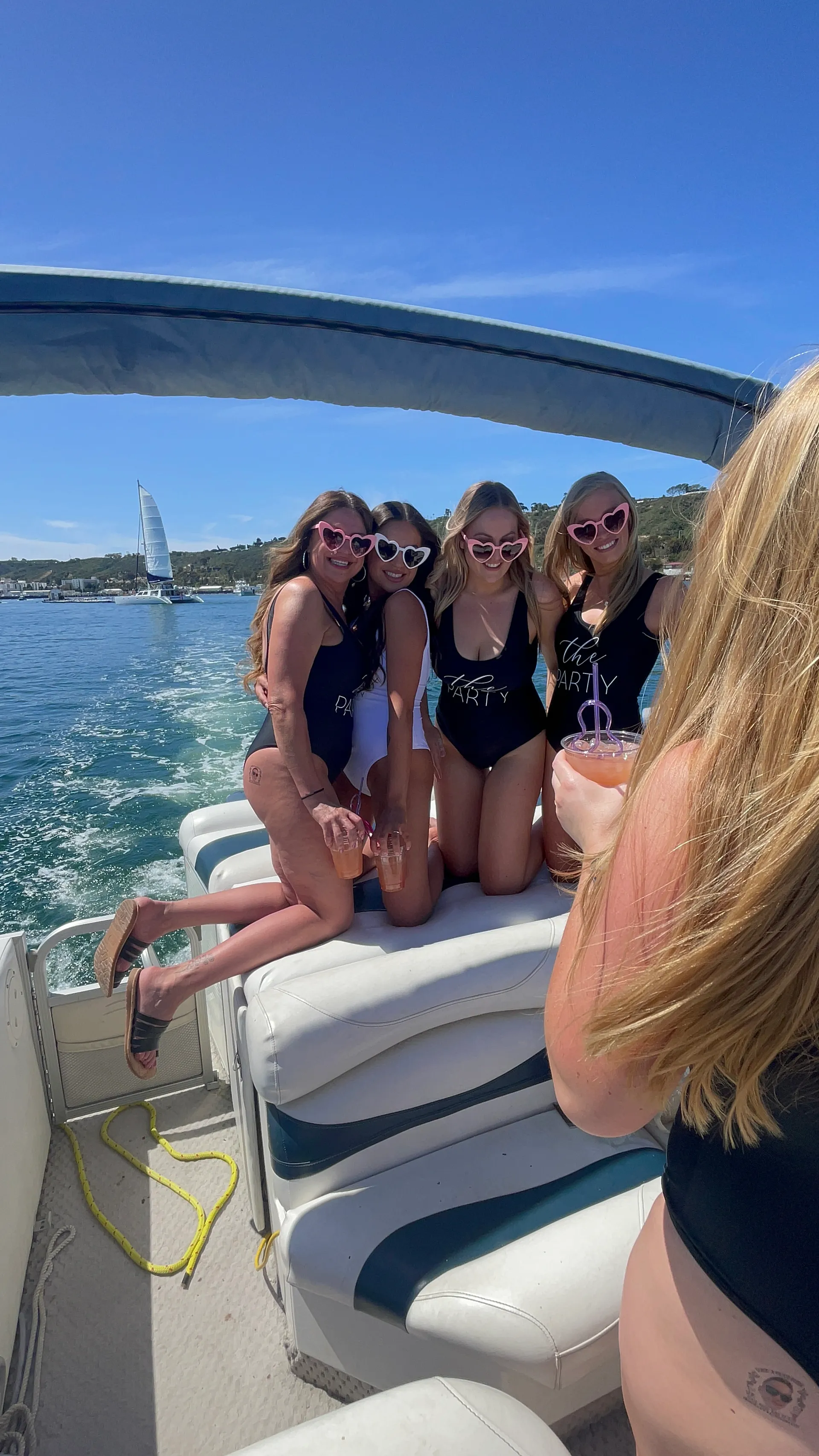 Sun Tracker by Tracker Marine Party Hut 30 Regency w/90ELPT Opti in San Diego, CA — photo 3