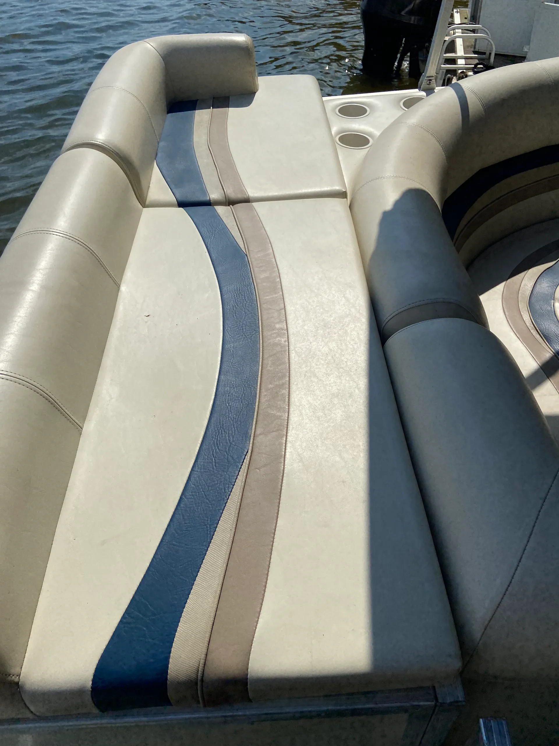 Odyssey Pontoons 2302TT Lextra Tri-Tube in Denver, NC — photo 6