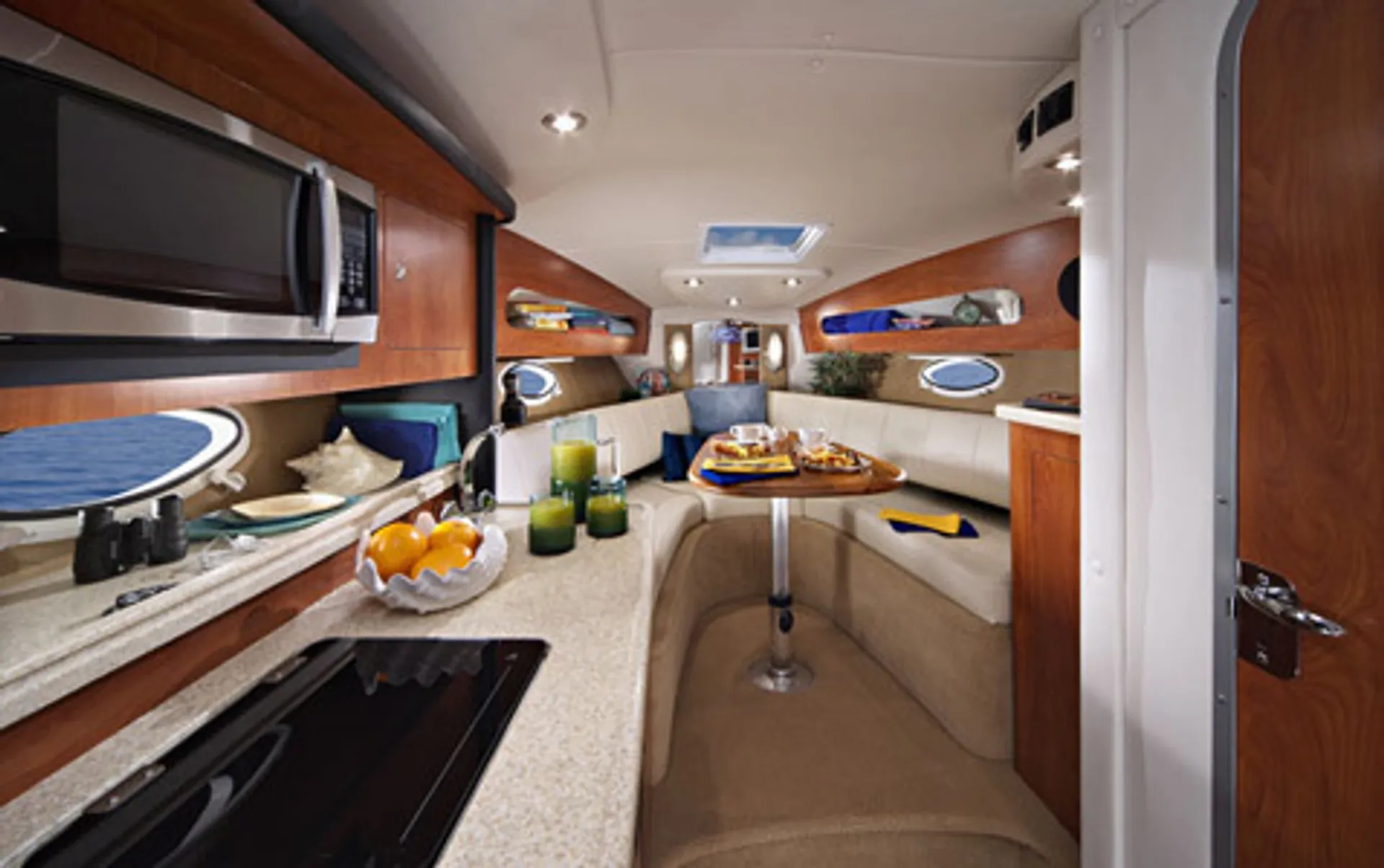 Sea Ray Boats 290 Sundancer in Harrison Township, MI — photo 2