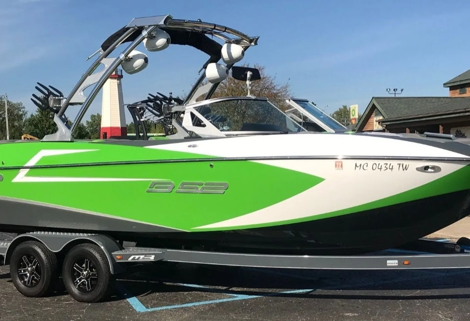 Experience Lake Country's GREEN GOBBLE'N: WI Surfing Action!