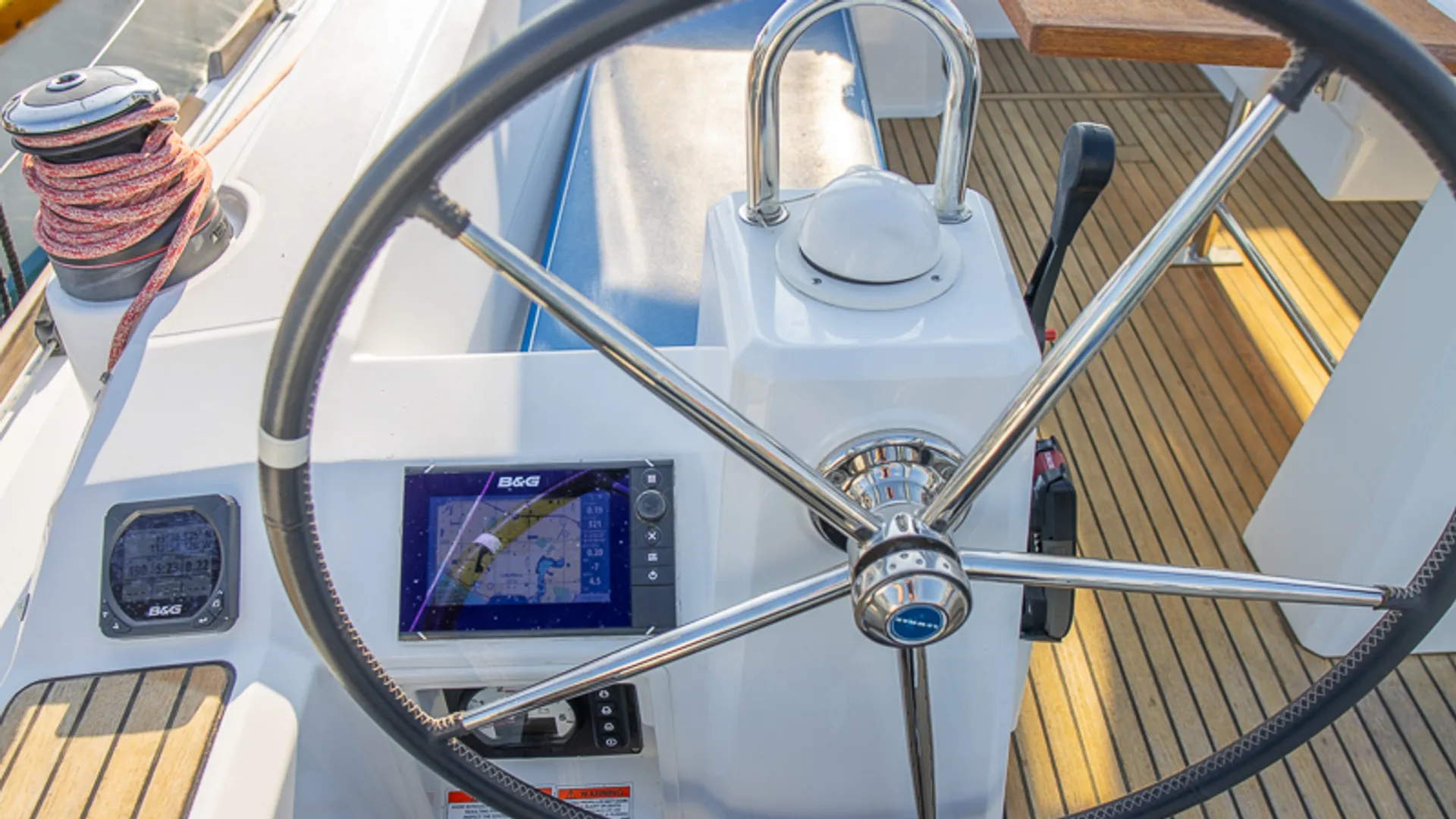 BEAUTIFUL — 38' BENETEAU SAILING YACHT