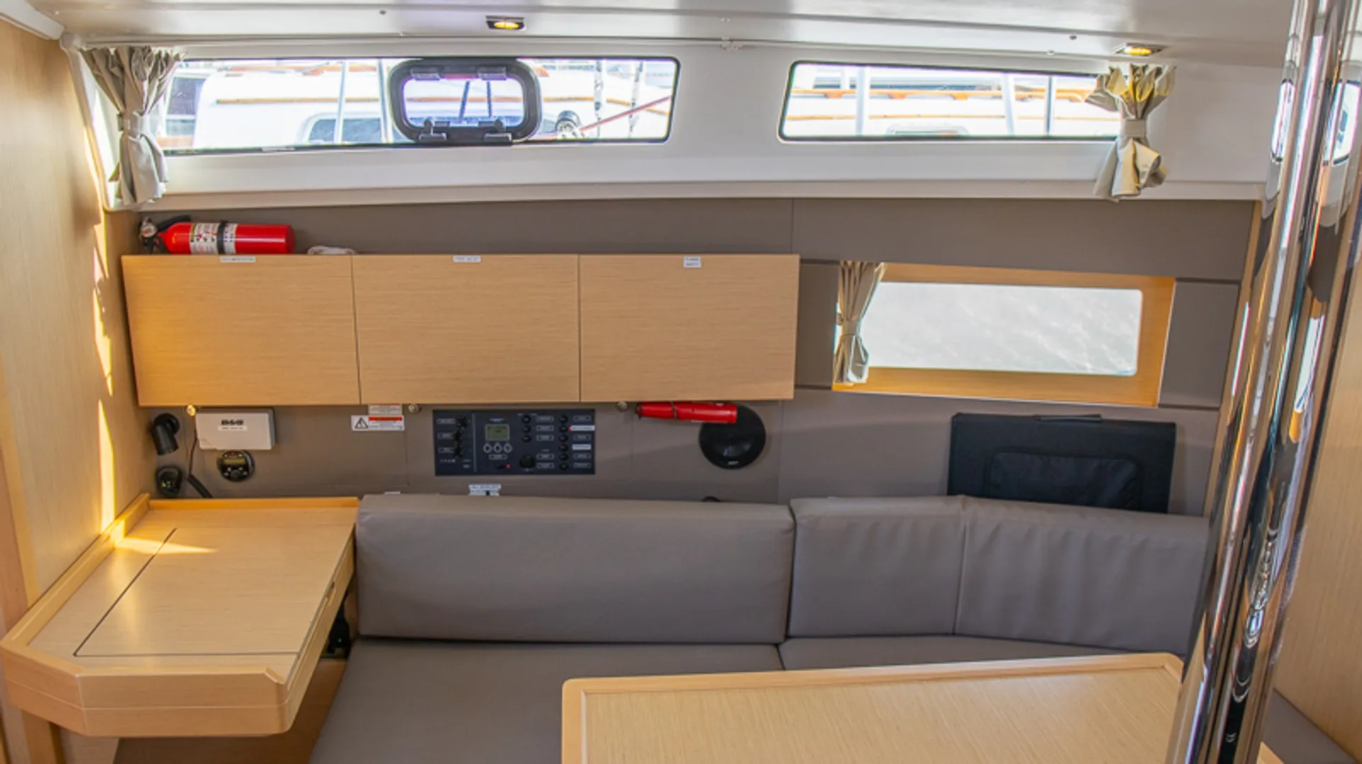 BEAUTIFUL — 38' BENETEAU SAILING YACHT