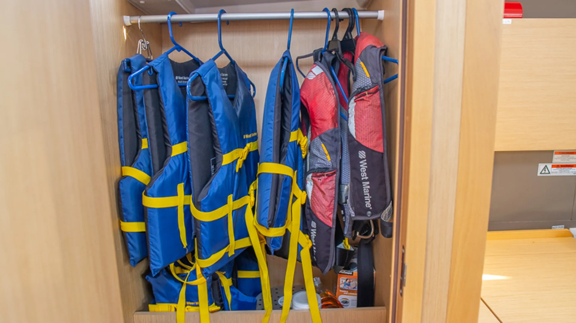 BEAUTIFUL — 38' BENETEAU SAILING YACHT