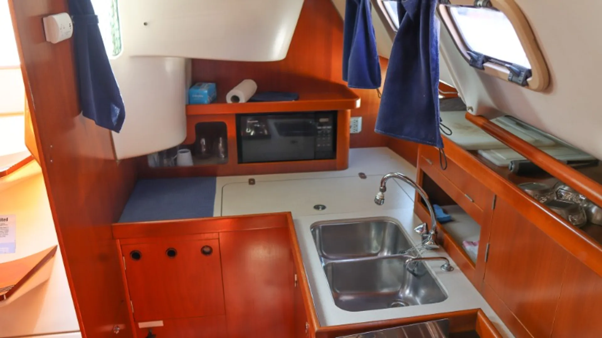 35' Beneteau Sailing Yacht For Rent Newport