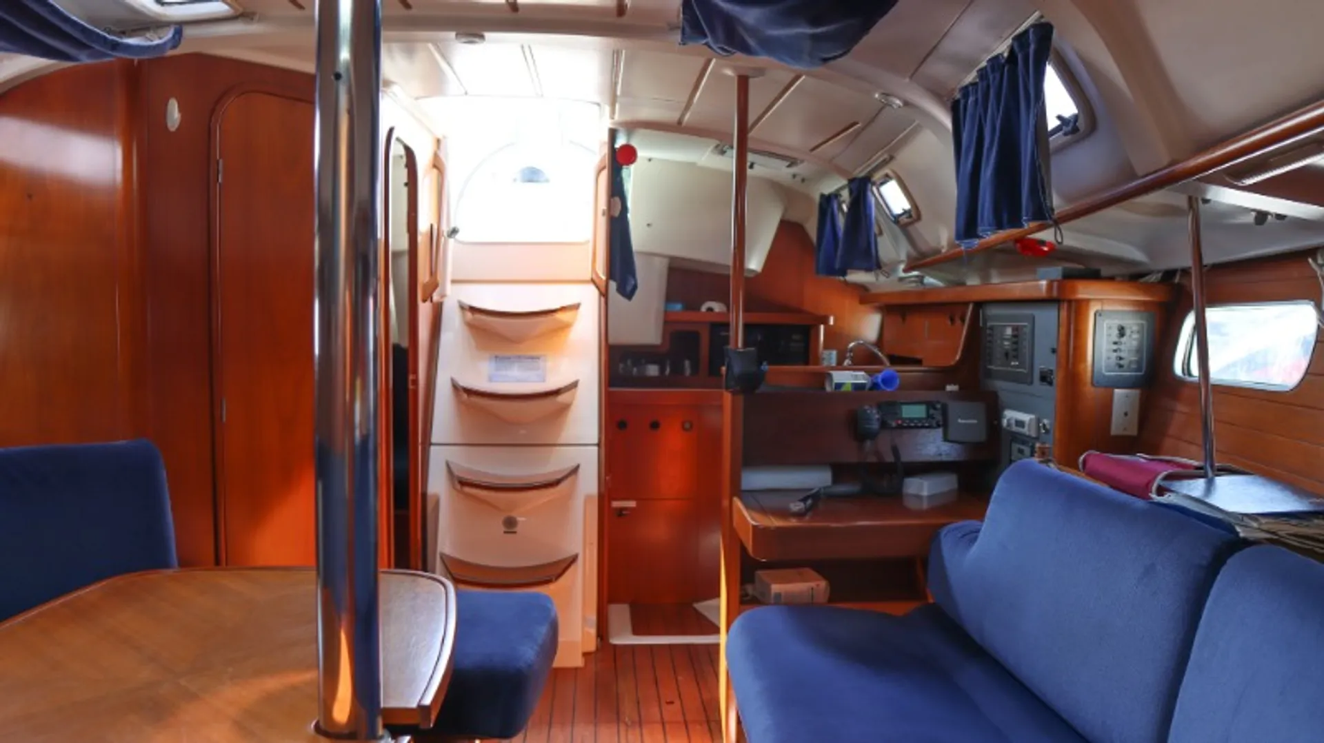 35' Beneteau Sailing Yacht For Rent Newport