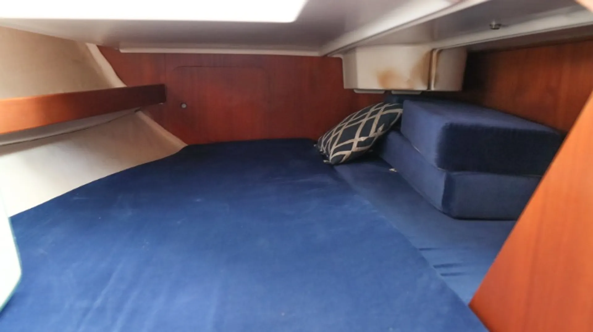 35' Beneteau Sailing Yacht For Rent Newport