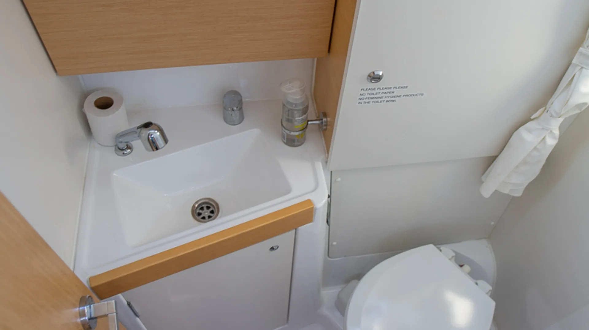 BEAUTIFUL — 38' BENETEAU SAILING YACHT