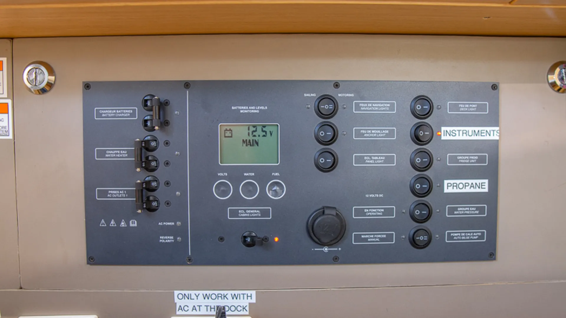 BEAUTIFUL — 38' BENETEAU SAILING YACHT