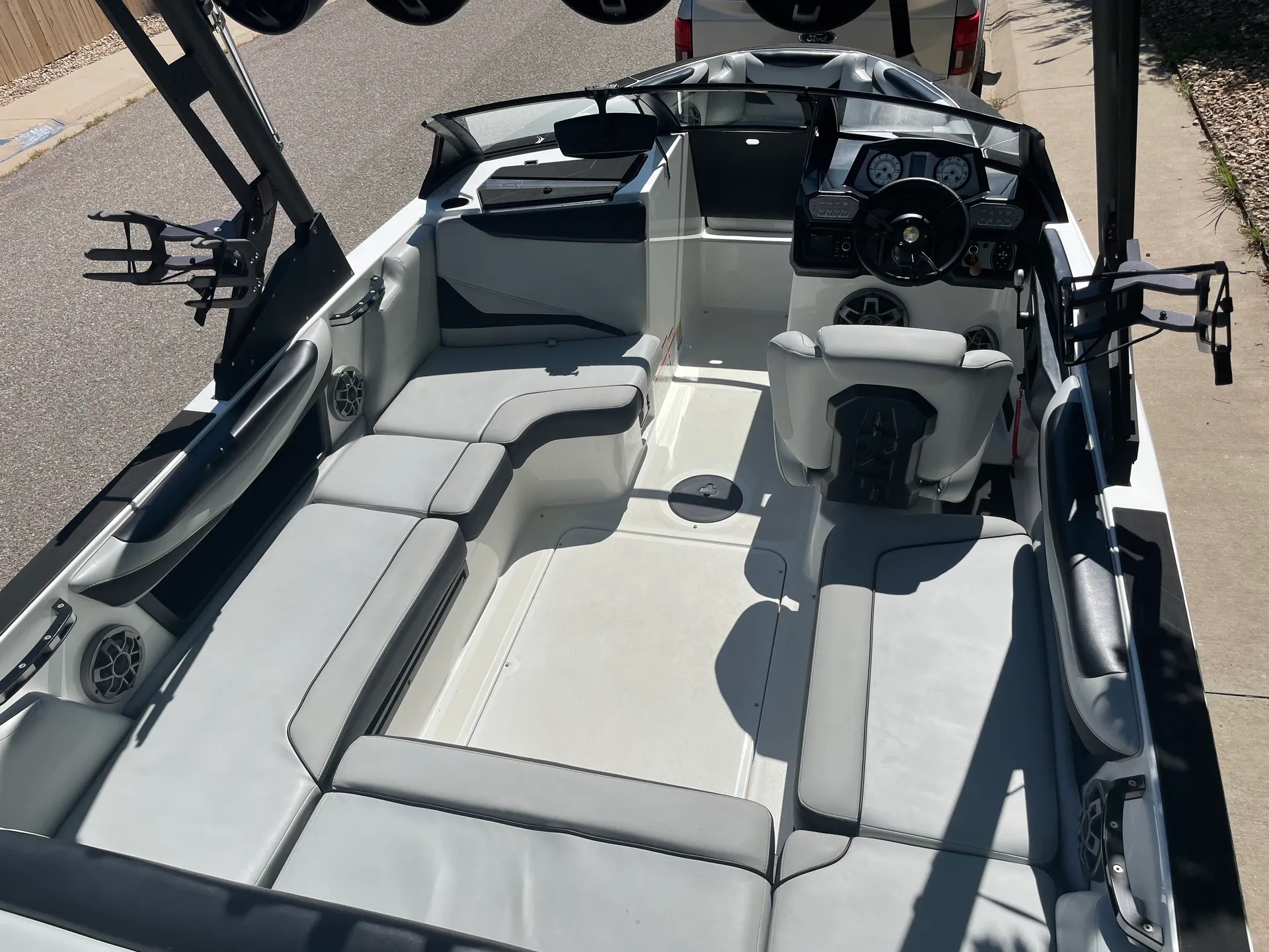 AXIS WAKE RESEARCH T22 W/TRAILER in Littleton, CO — photo 2