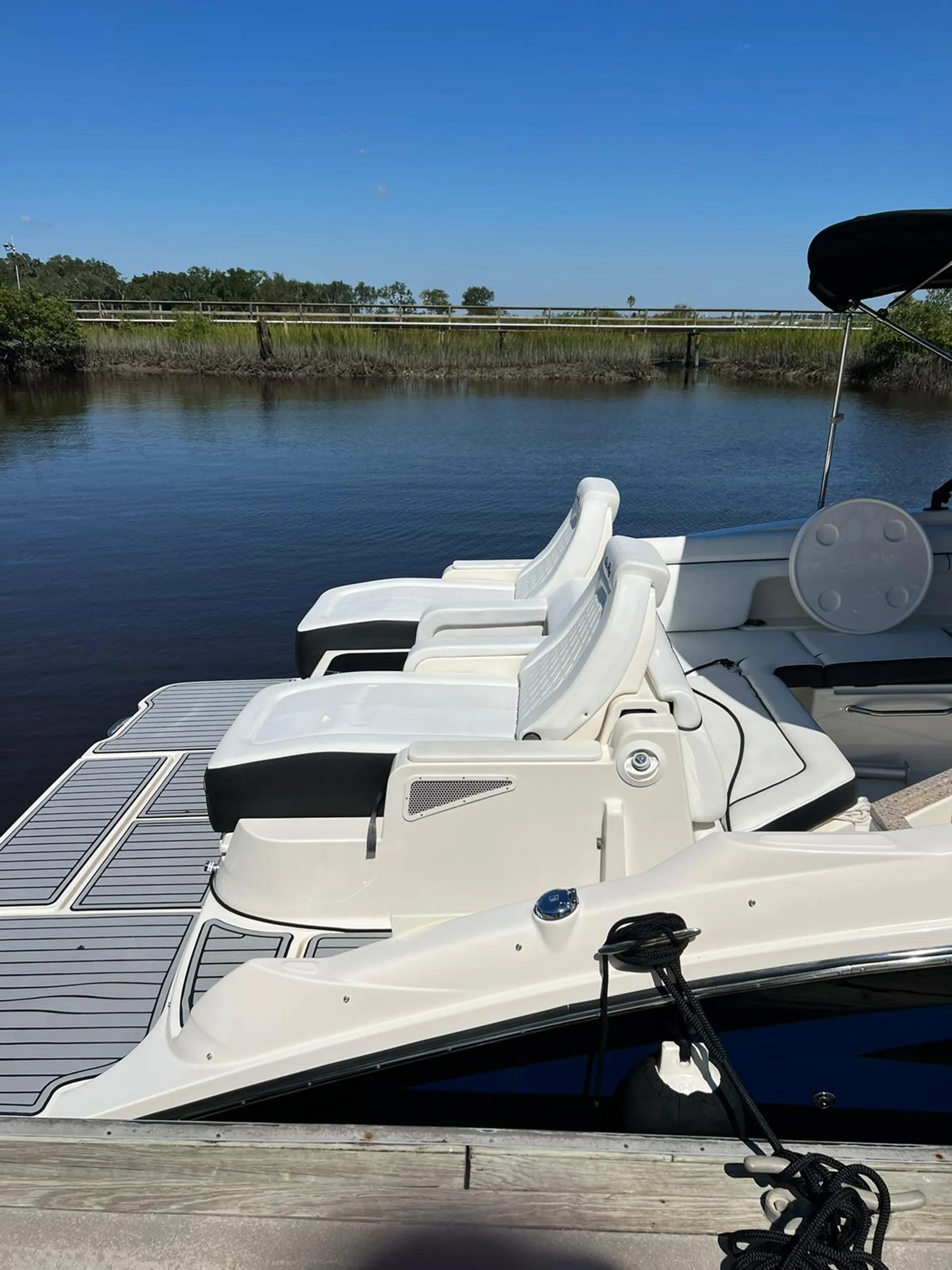 Sea Ray Boats 290 Sundeck in Fort Lauderdale, FL — photo 5
