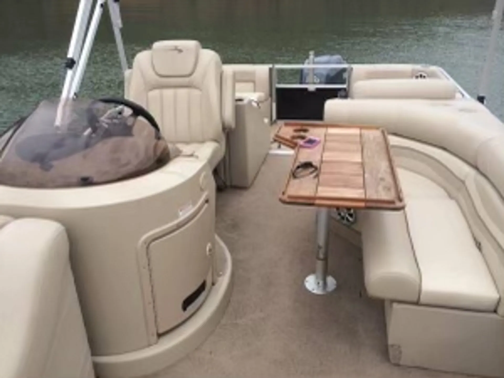 Bennington Marine 2550QCL in Sarasota, FL — photo 5