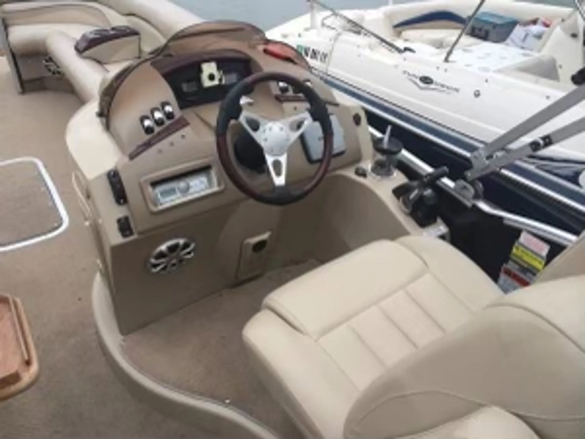 Bennington Marine 2550QCL in Sarasota, FL — photo 2