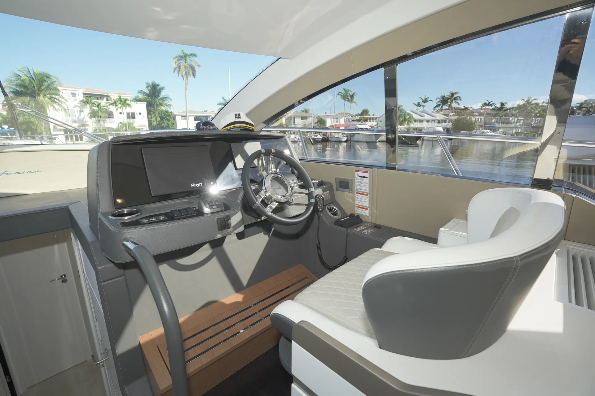 1 HOUR FREE - New 52' Schaefer Pininfarina Flybridge Yacht