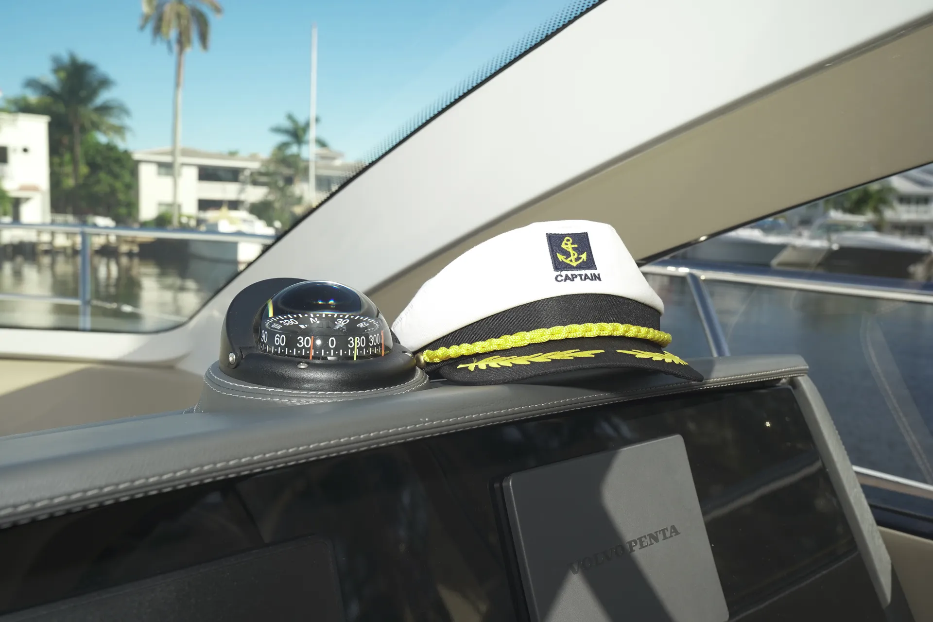 1 HOUR FREE - New 52' Schaefer Pininfarina Flybridge Yacht