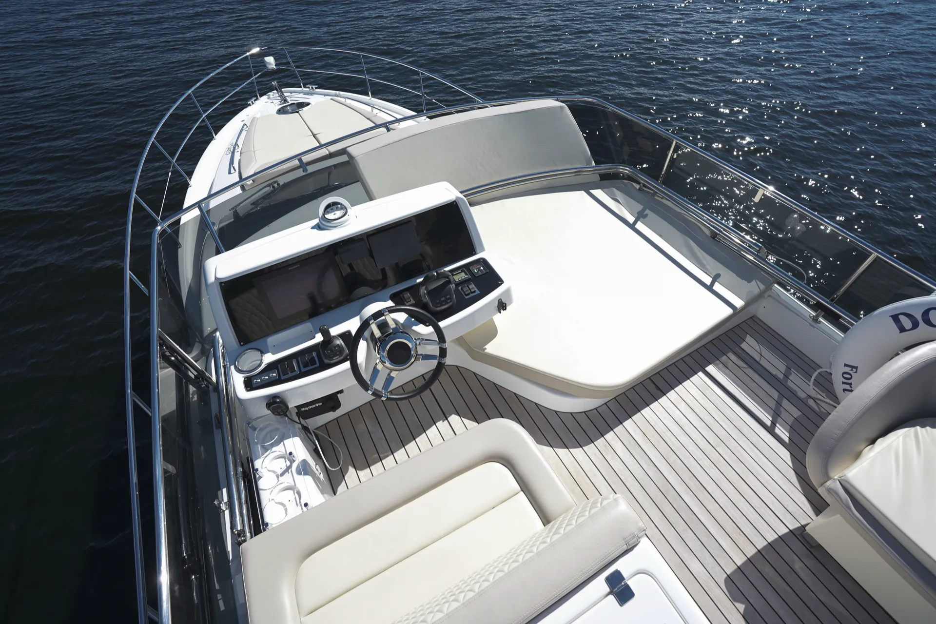 1 HOUR FREE - New 52' Schaefer Pininfarina Flybridge Yacht