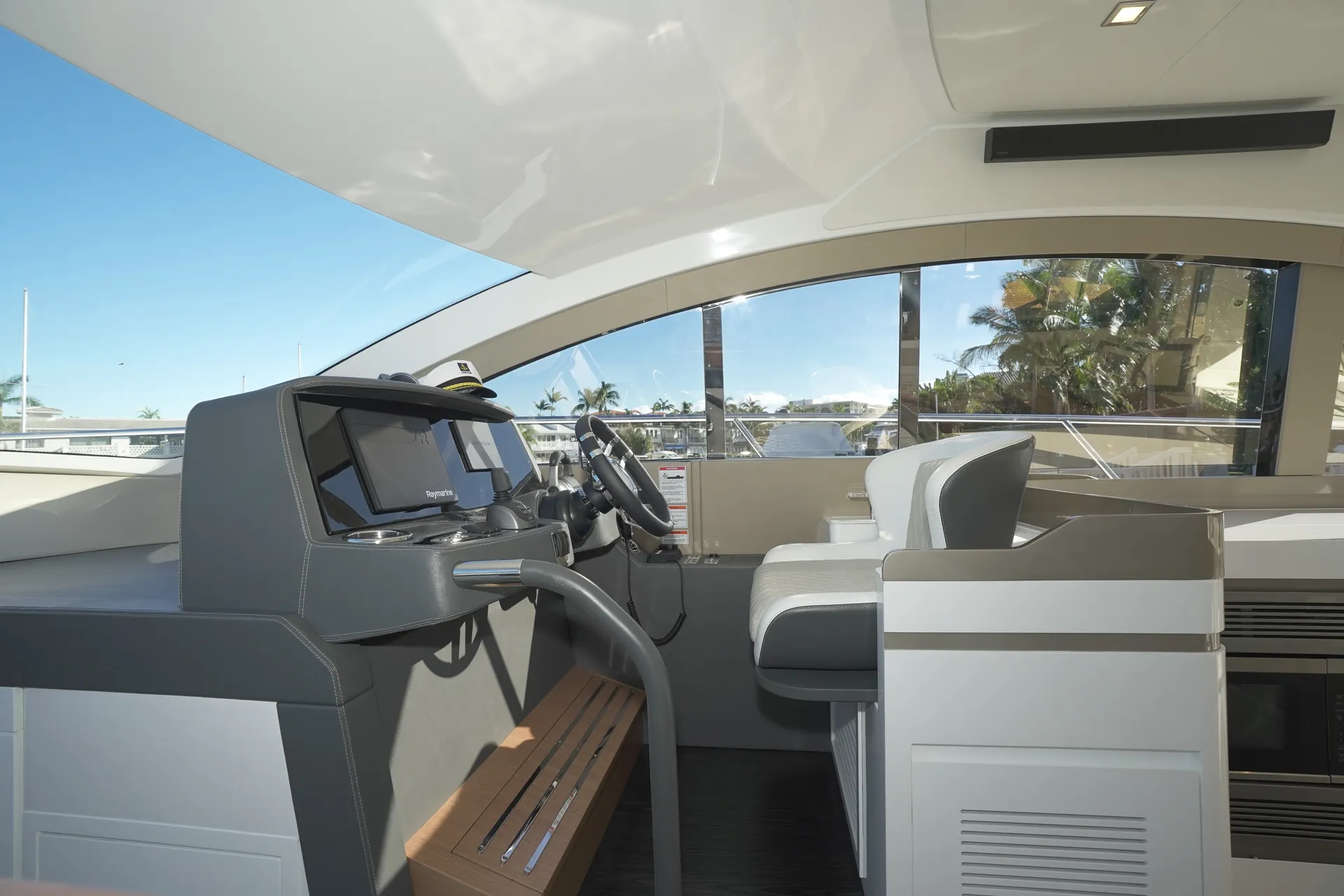 1 HOUR FREE - New 52' Schaefer Pininfarina Flybridge Yacht