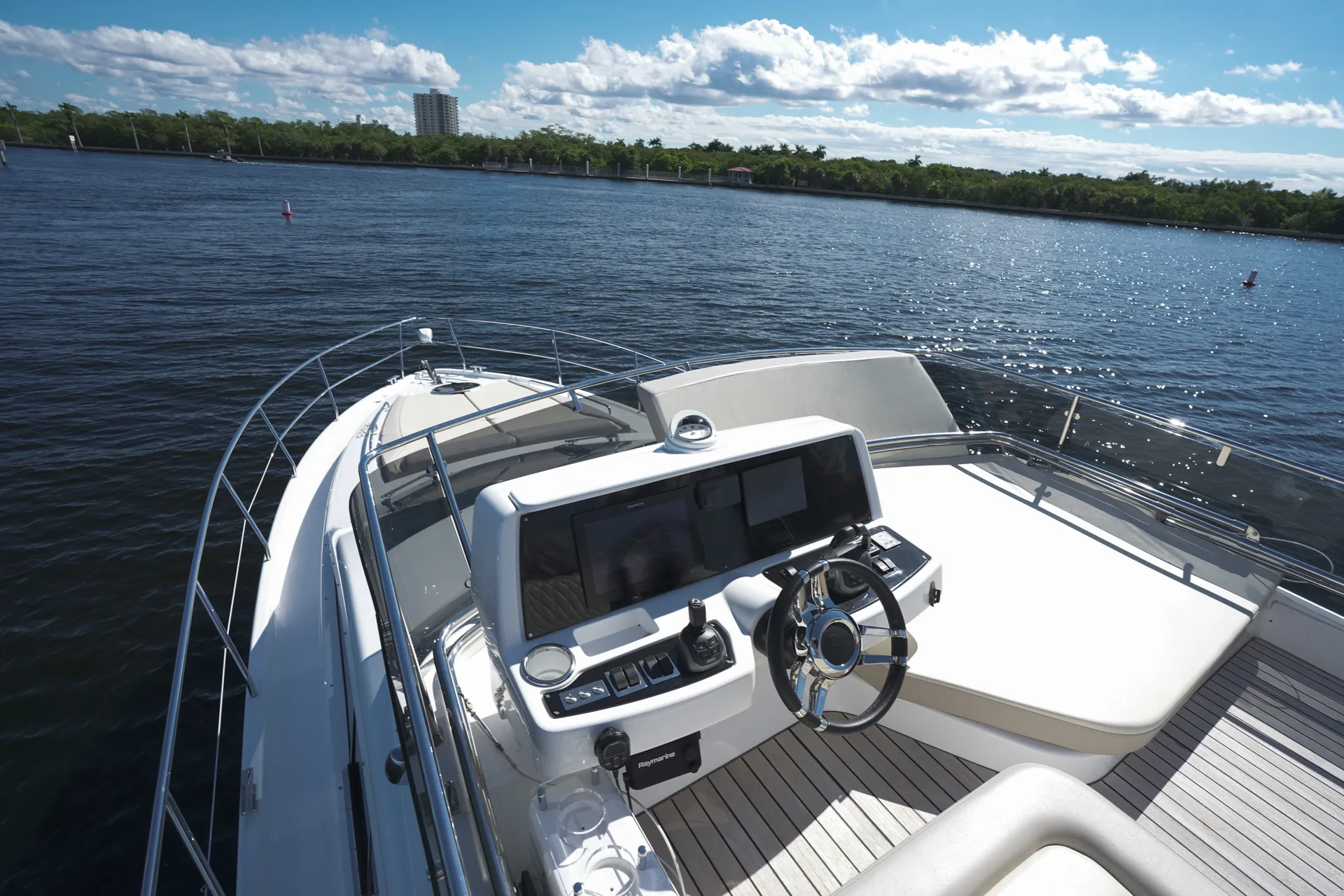 1 HOUR FREE - New 52' Schaefer Pininfarina Flybridge Yacht