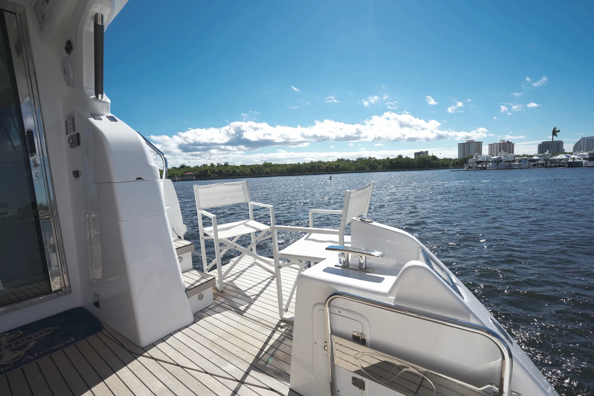 1 HOUR FREE - New 52' Schaefer Pininfarina Flybridge Yacht