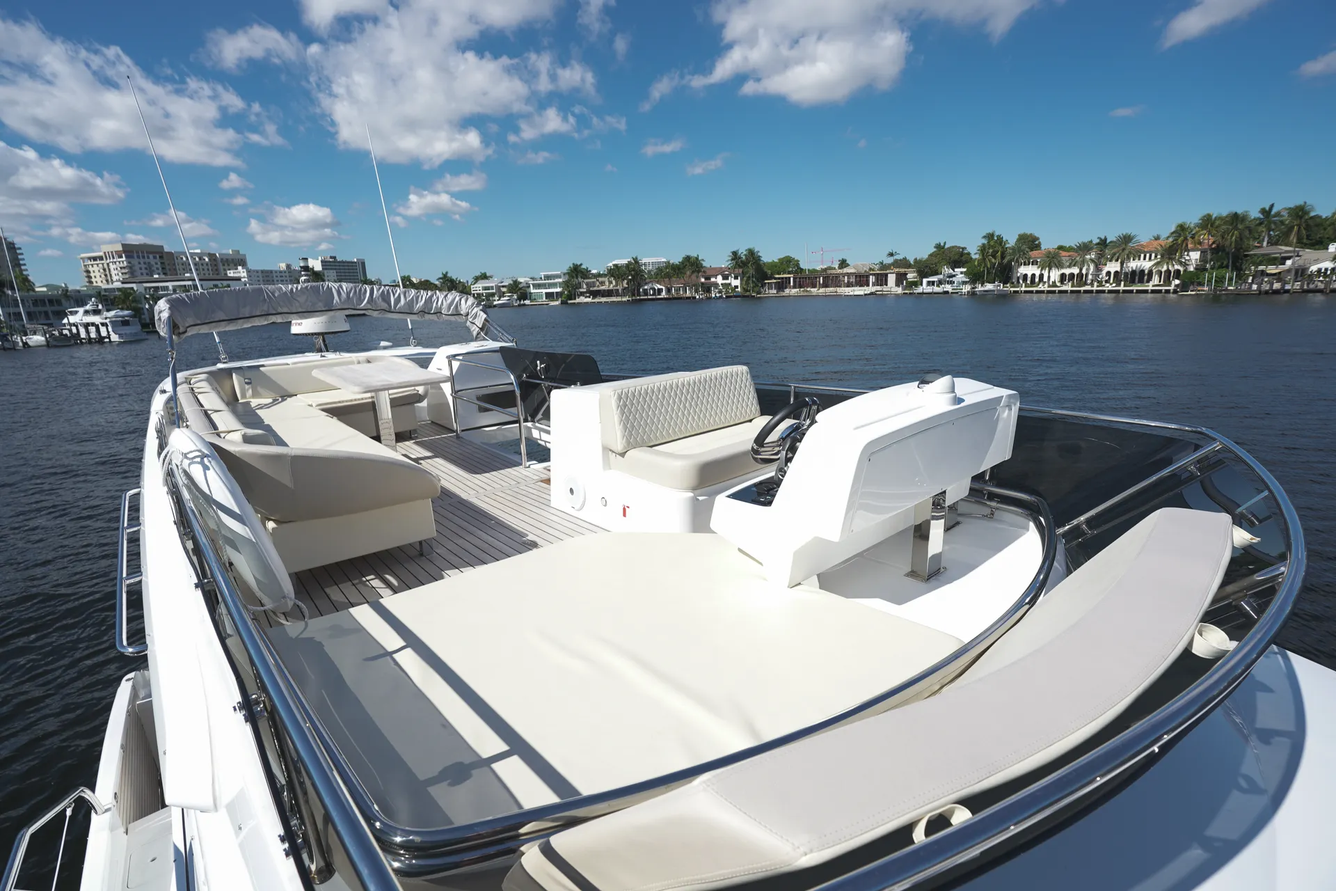 1 HOUR FREE - New 52' Schaefer Pininfarina Flybridge Yacht