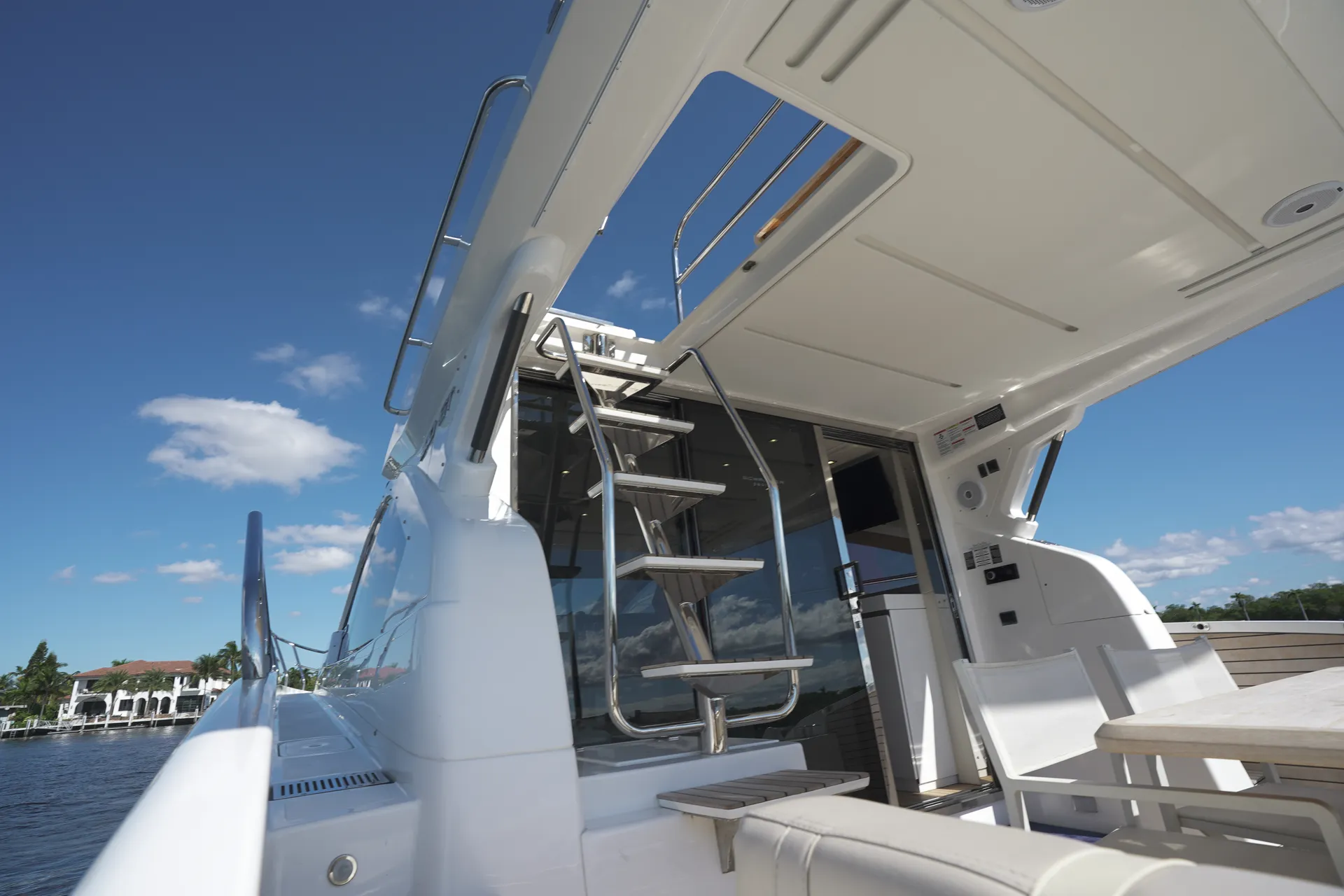1 HOUR FREE - New 52' Schaefer Pininfarina Flybridge Yacht