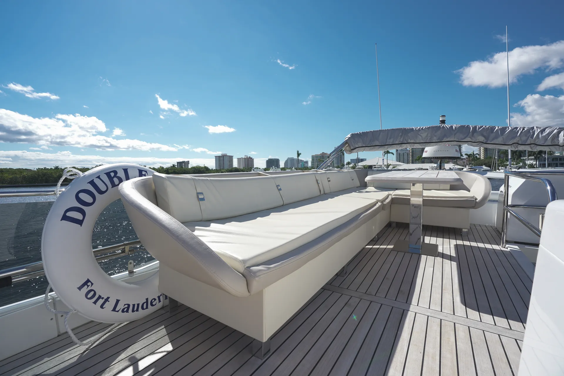 1 HOUR FREE - New 52' Schaefer Pininfarina Flybridge Yacht