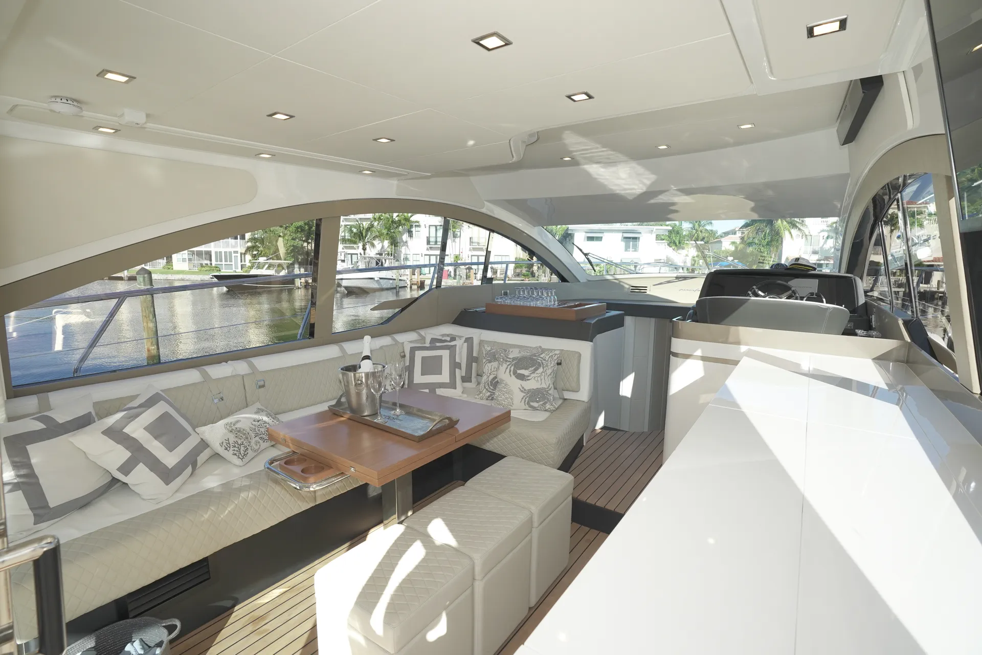 1 HOUR FREE - New 52' Schaefer Pininfarina Flybridge Yacht