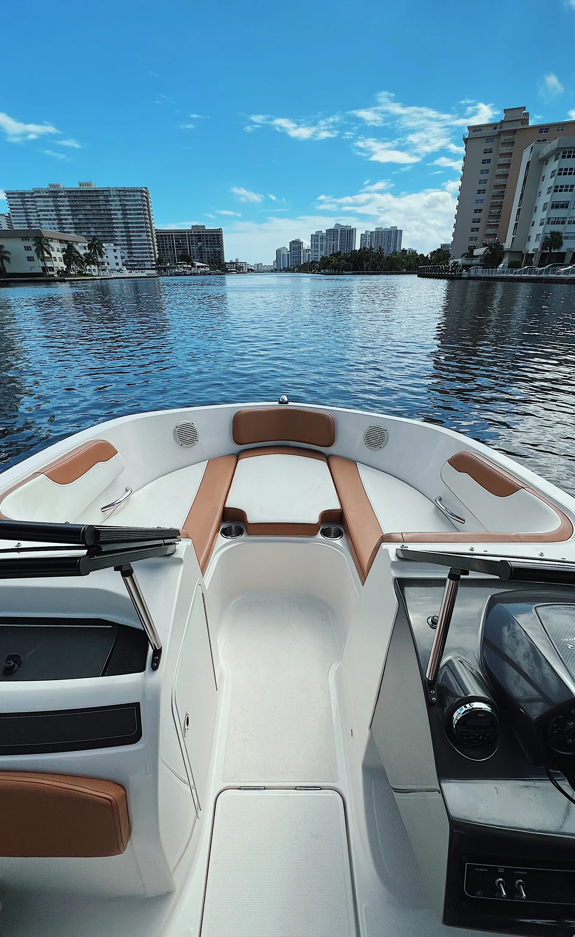 BAYLINER VR5 BOWRIDER OB in Fort Lauderdale, FL — photo 5