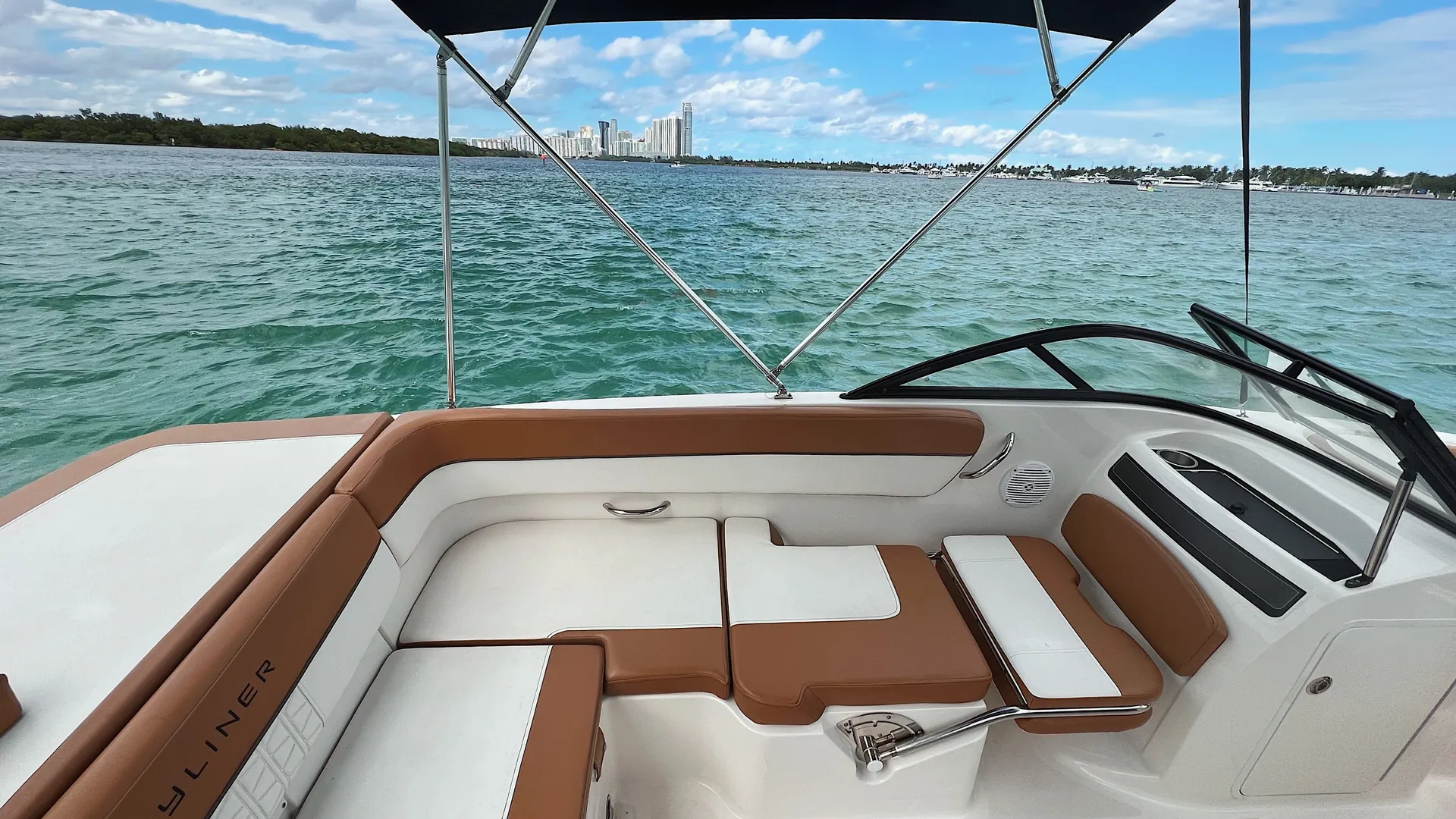 BAYLINER VR5 BOWRIDER OB in Fort Lauderdale, FL — photo 3