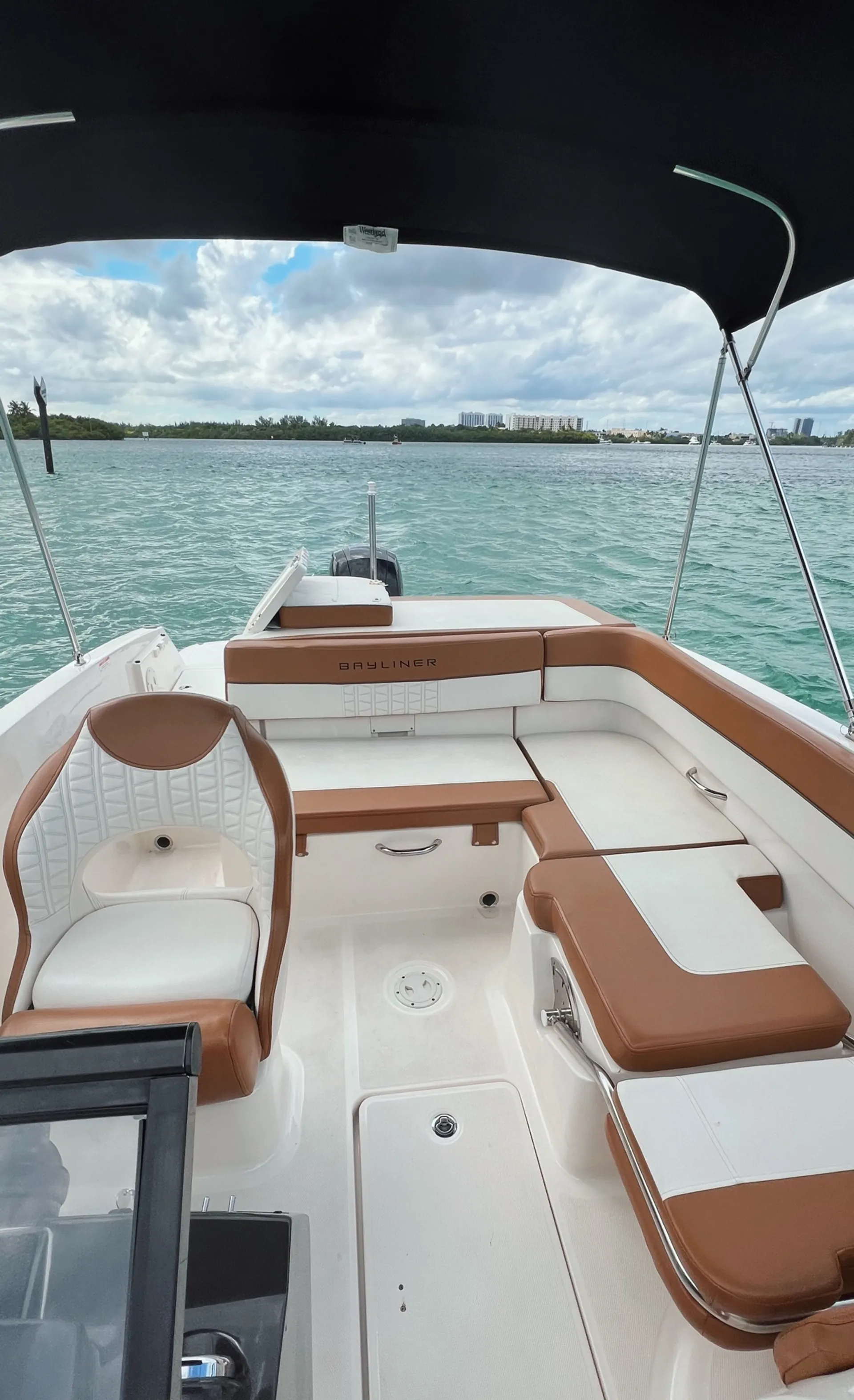 BAYLINER VR5 BOWRIDER OB in Fort Lauderdale, FL — photo 4