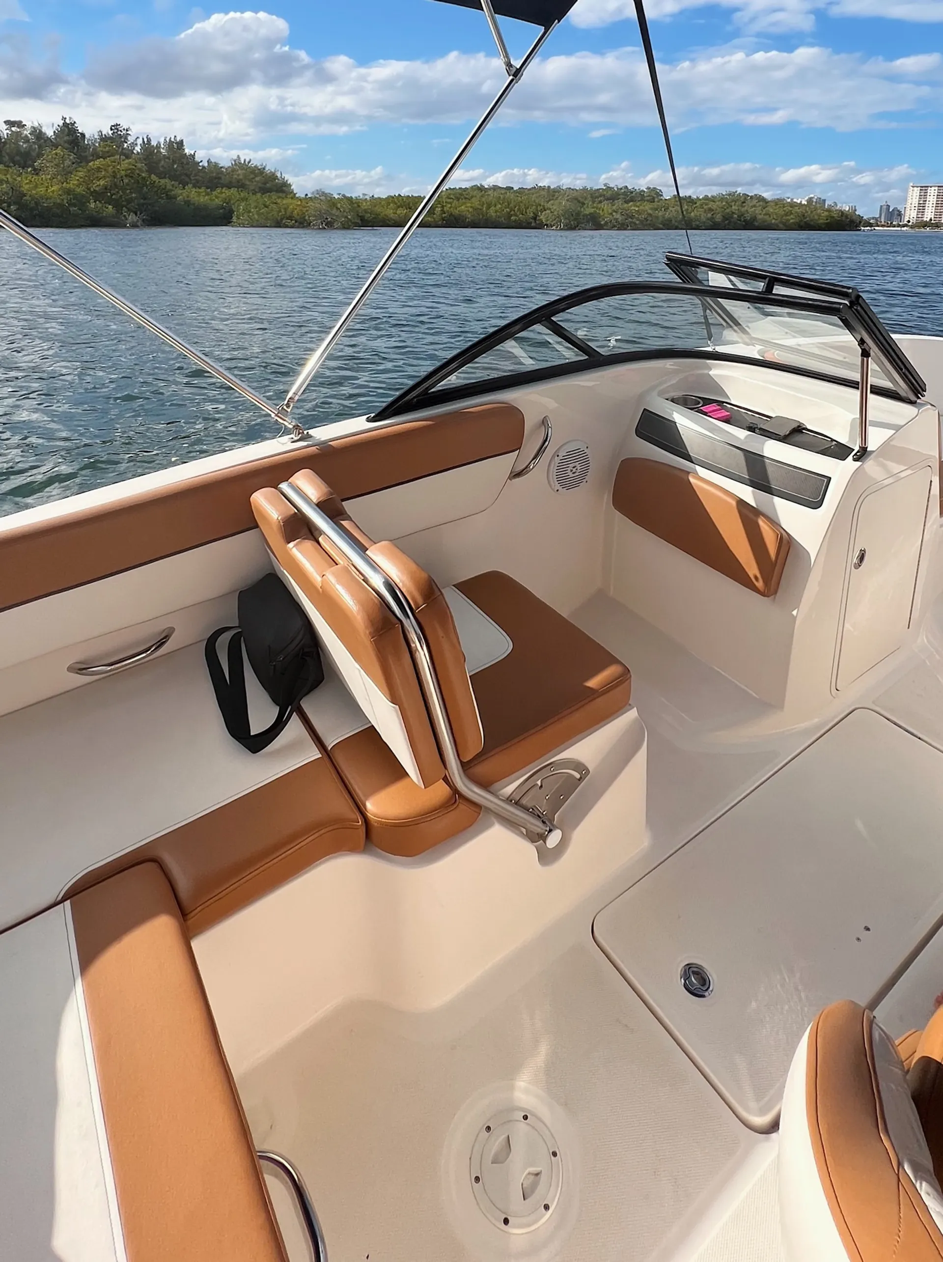 BAYLINER VR5 BOWRIDER OB in Fort Lauderdale, FL — photo 6