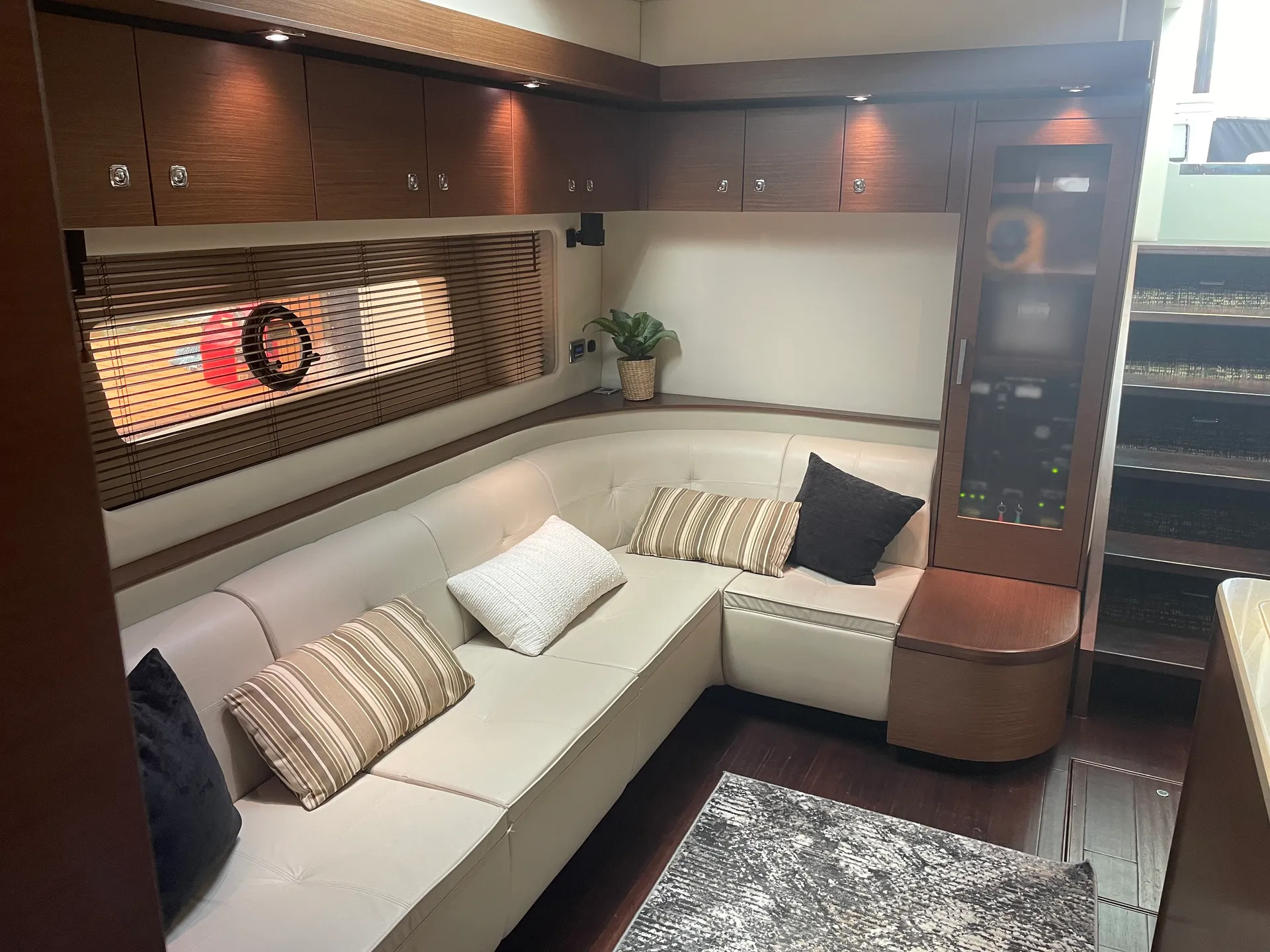 Sea Ray Boats Sundancer 580 in West Palm Beach, FL — photo 6