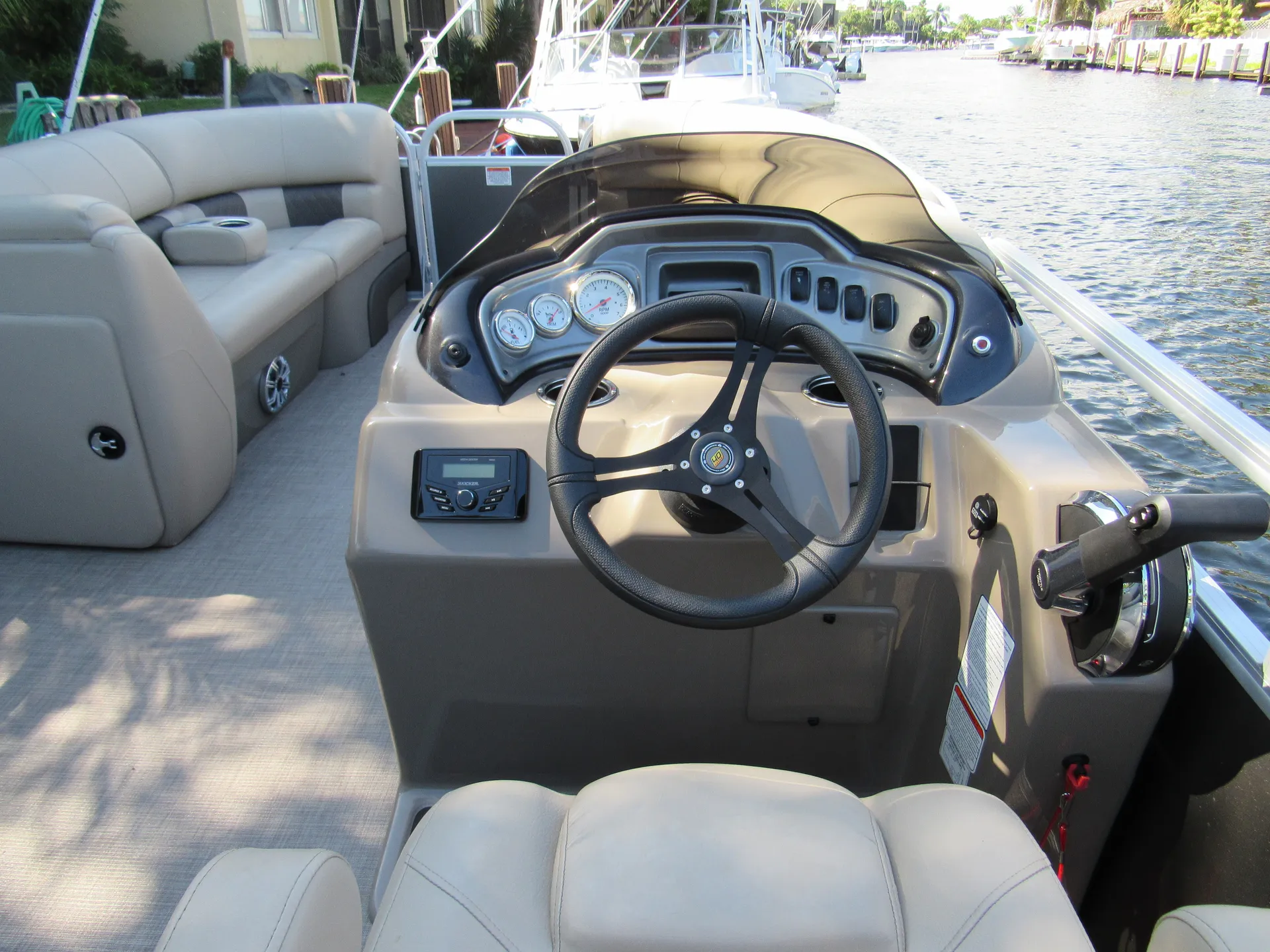 20ft Pontoon Party Boat!