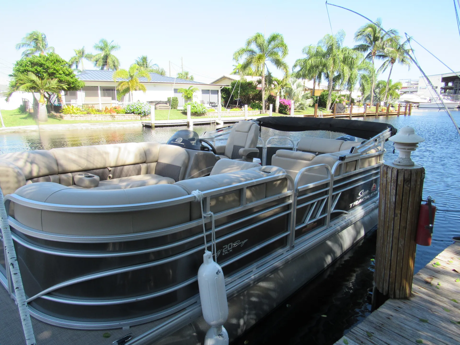 20ft Pontoon Party Boat!