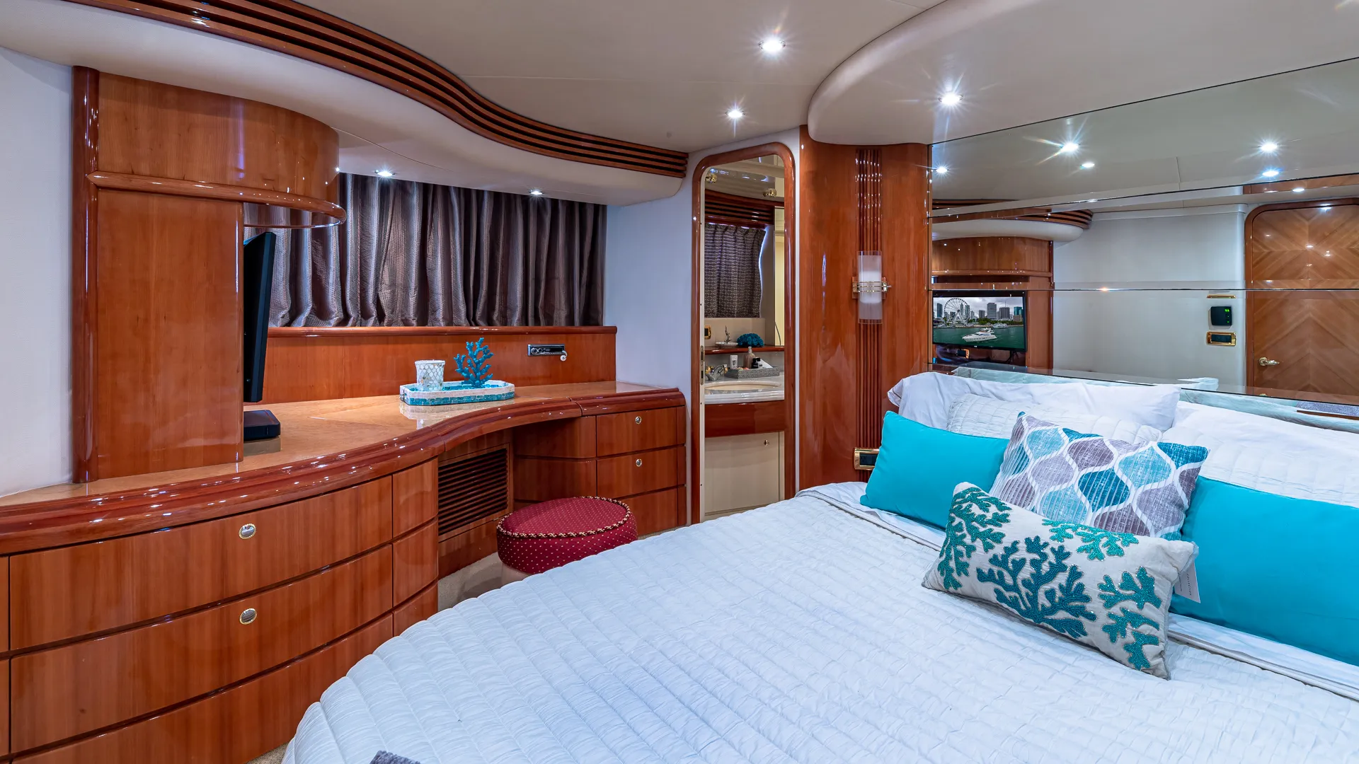 Exclusive Emerald Coast Yacht Charter | VIP Service