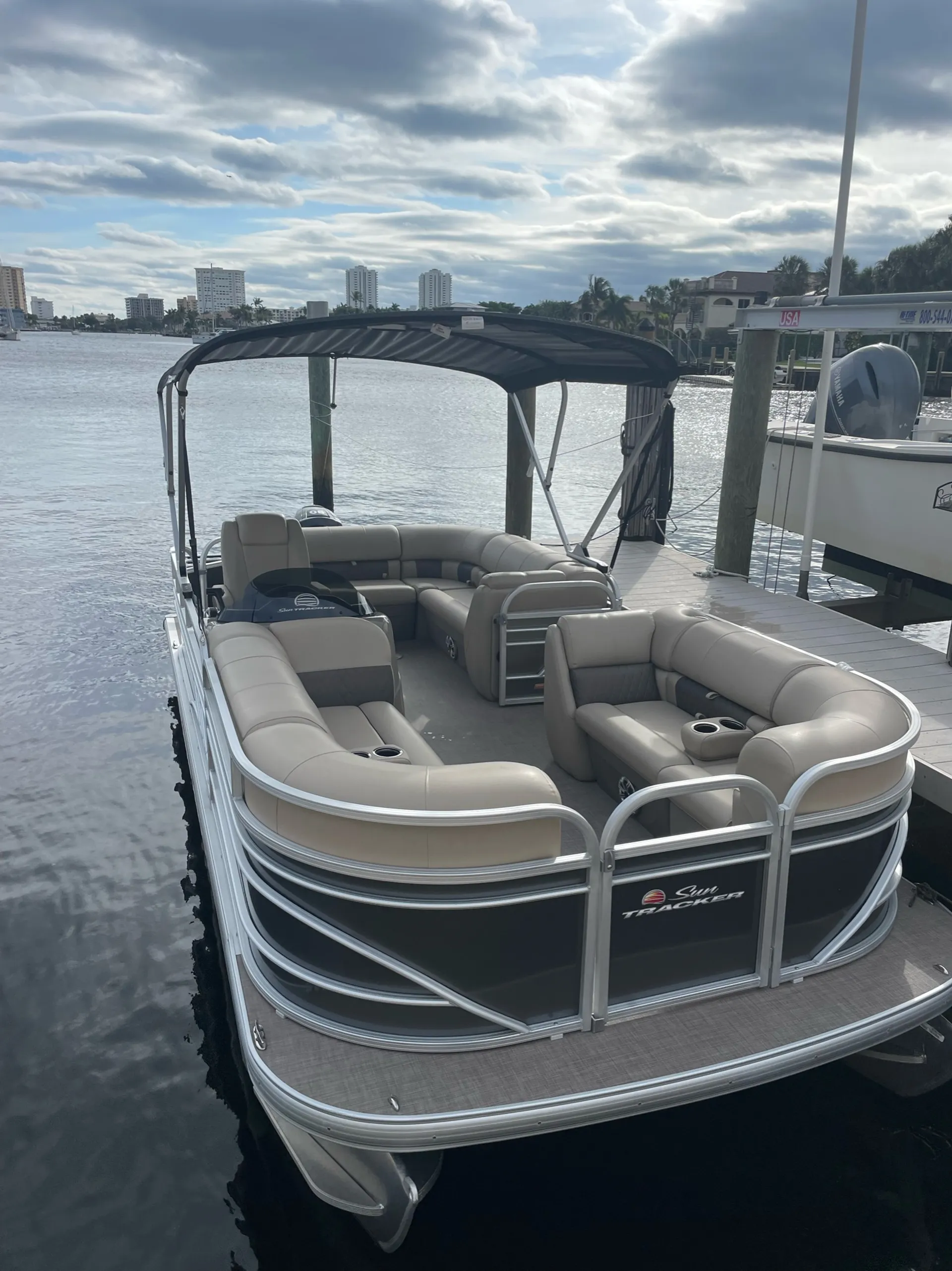 20ft Pontoon Party Boat!