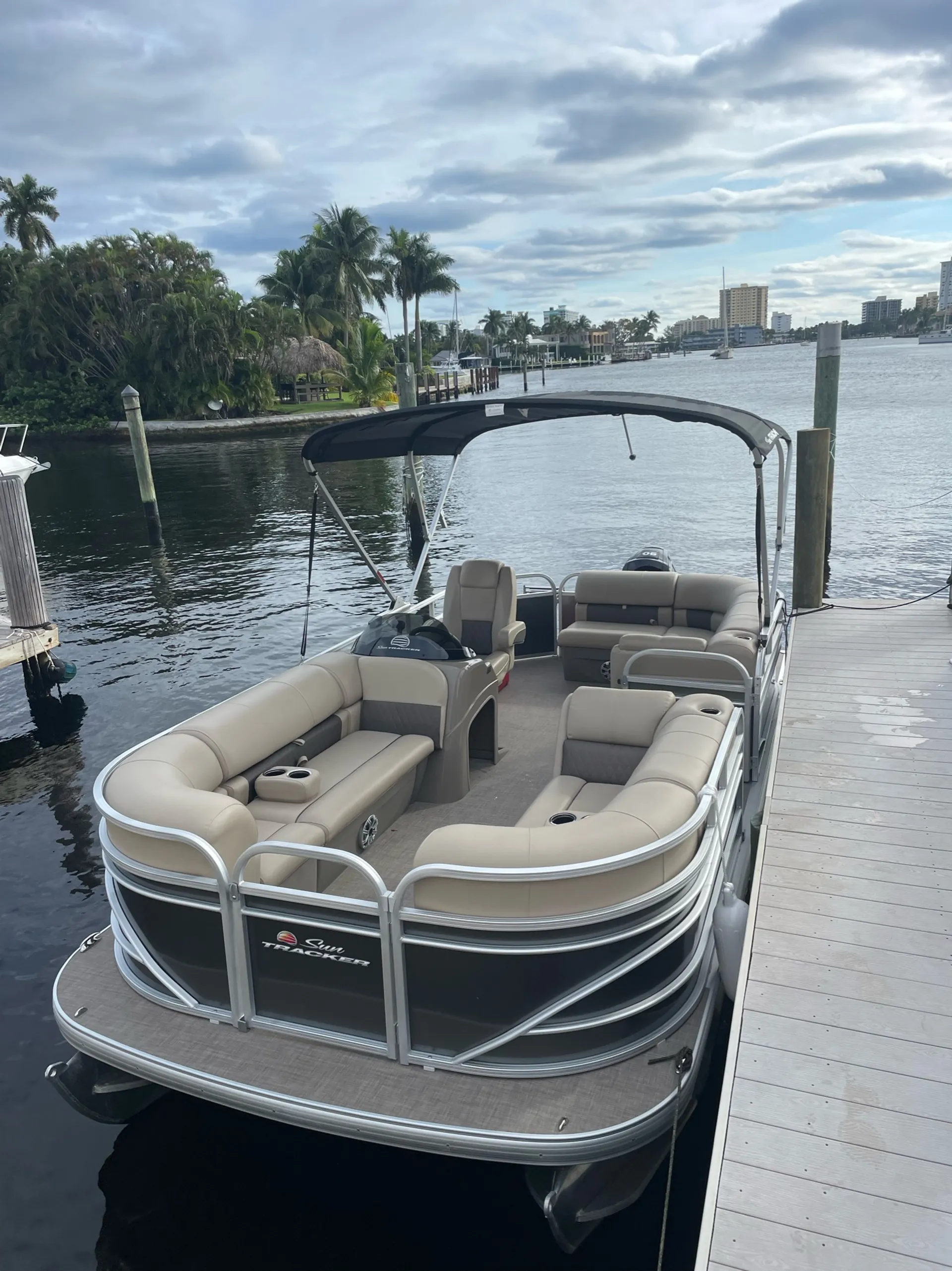 20ft Pontoon Party Boat!