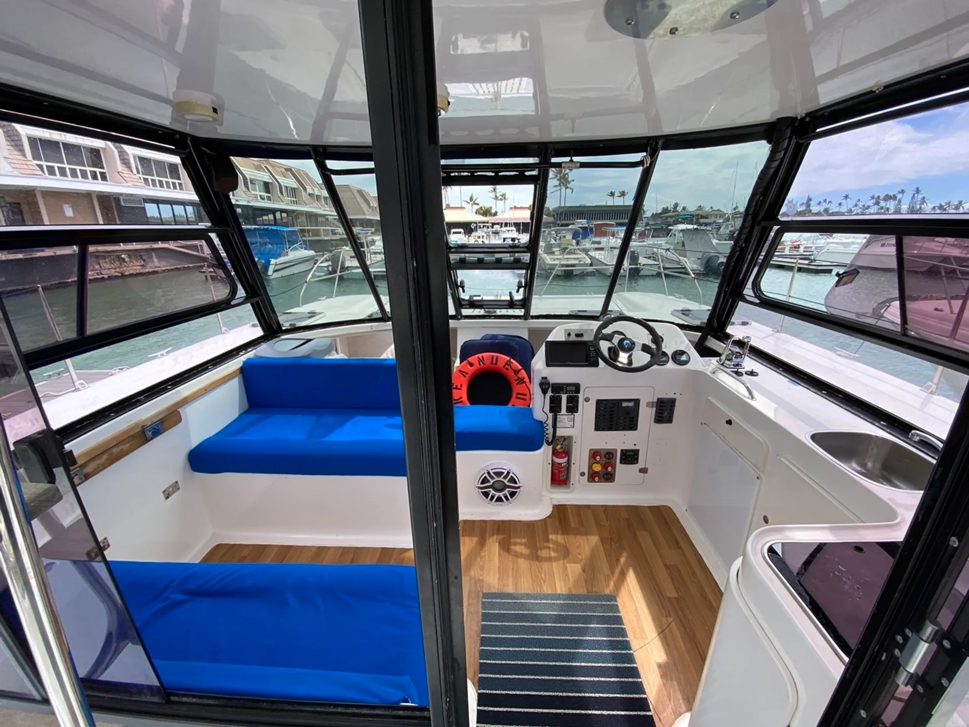 Private Catamaran, experience Waikiki with the best Crew