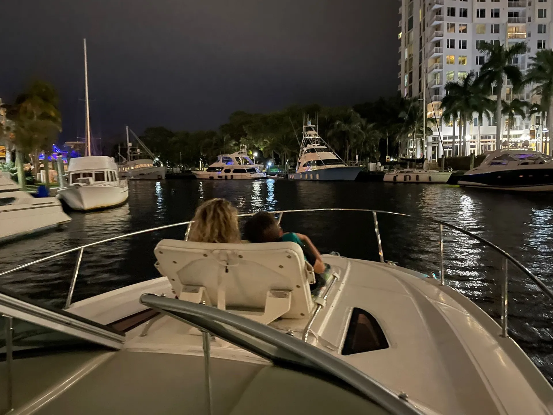 Sea Ray Boats 330 Sundancer w/Axius in Hollywood, FL — photo 2