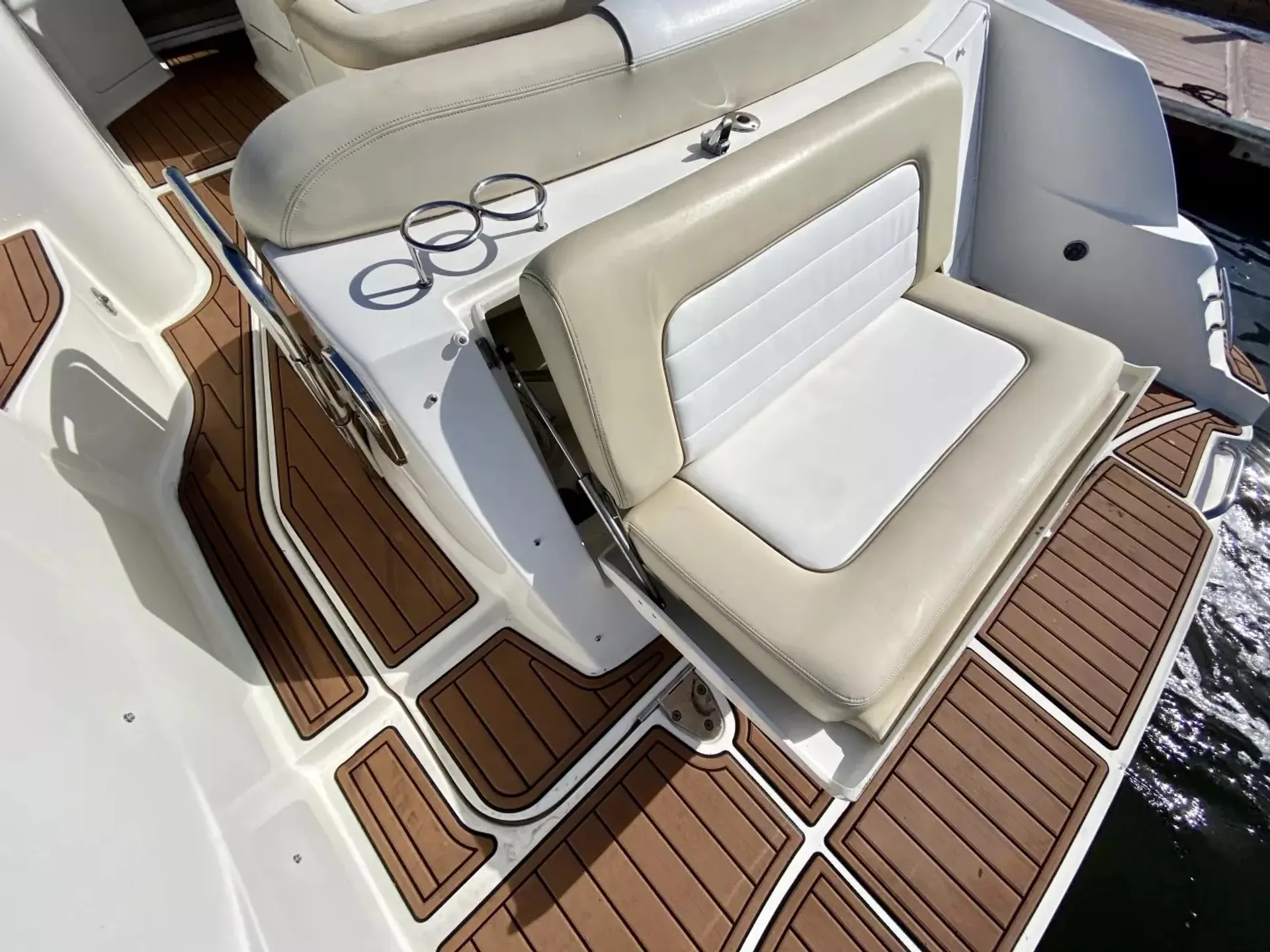 Sea Ray Boats 330 Sundancer w/Axius in Hollywood, FL — photo 3