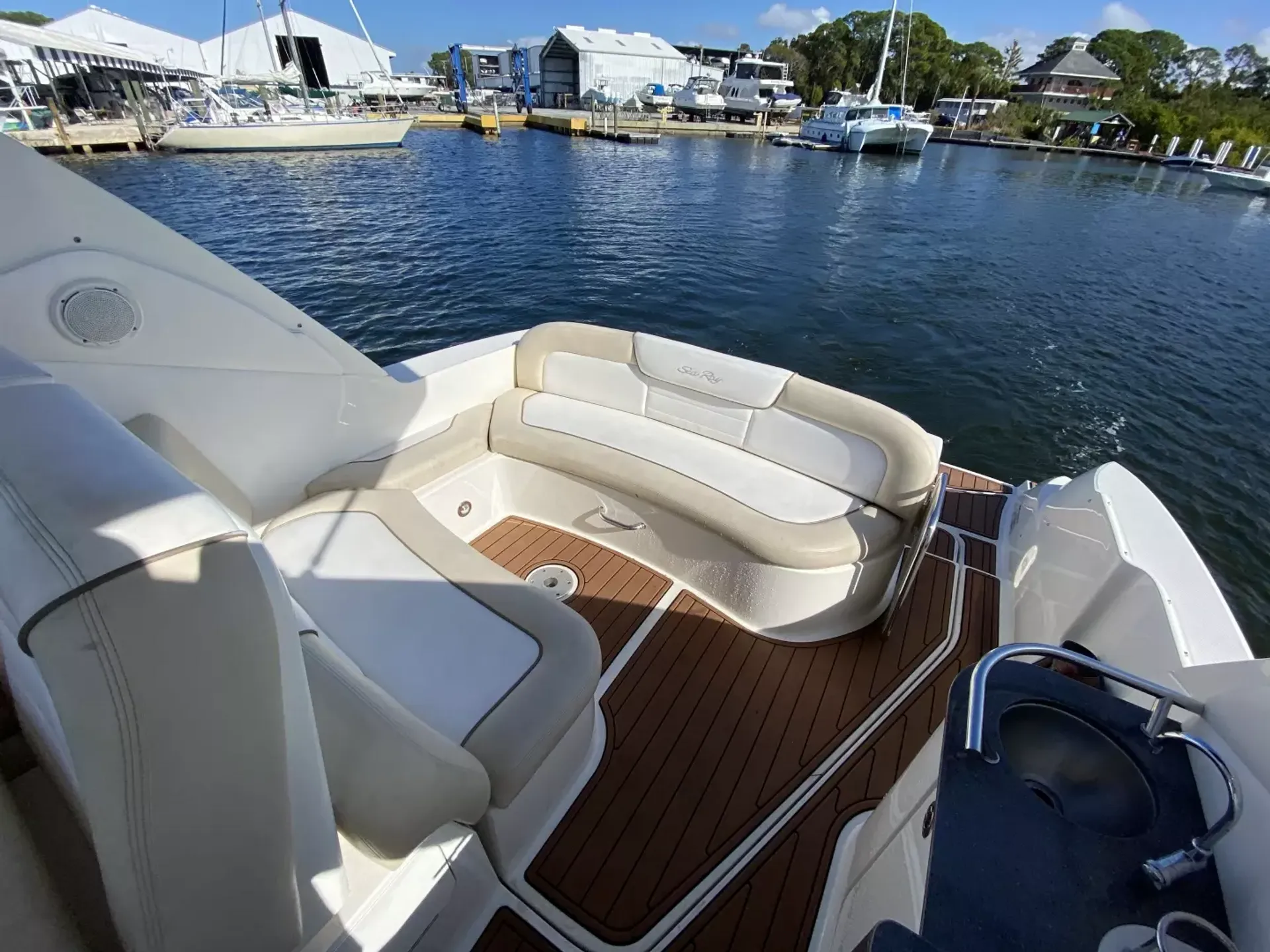 Sea Ray Boats 330 Sundancer w/Axius in Hollywood, FL — photo 4