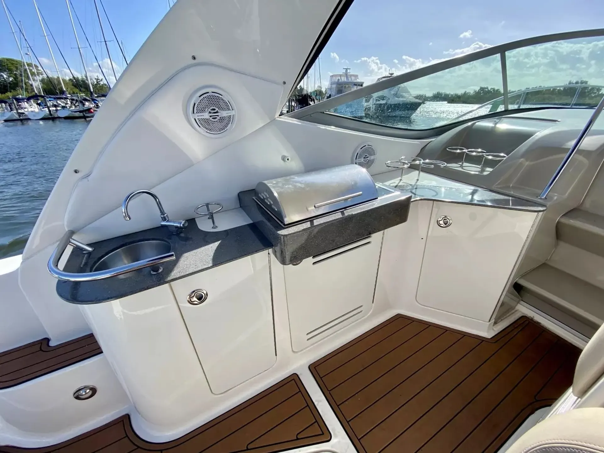 Sea Ray Boats 330 Sundancer w/Axius in Hollywood, FL — photo 5