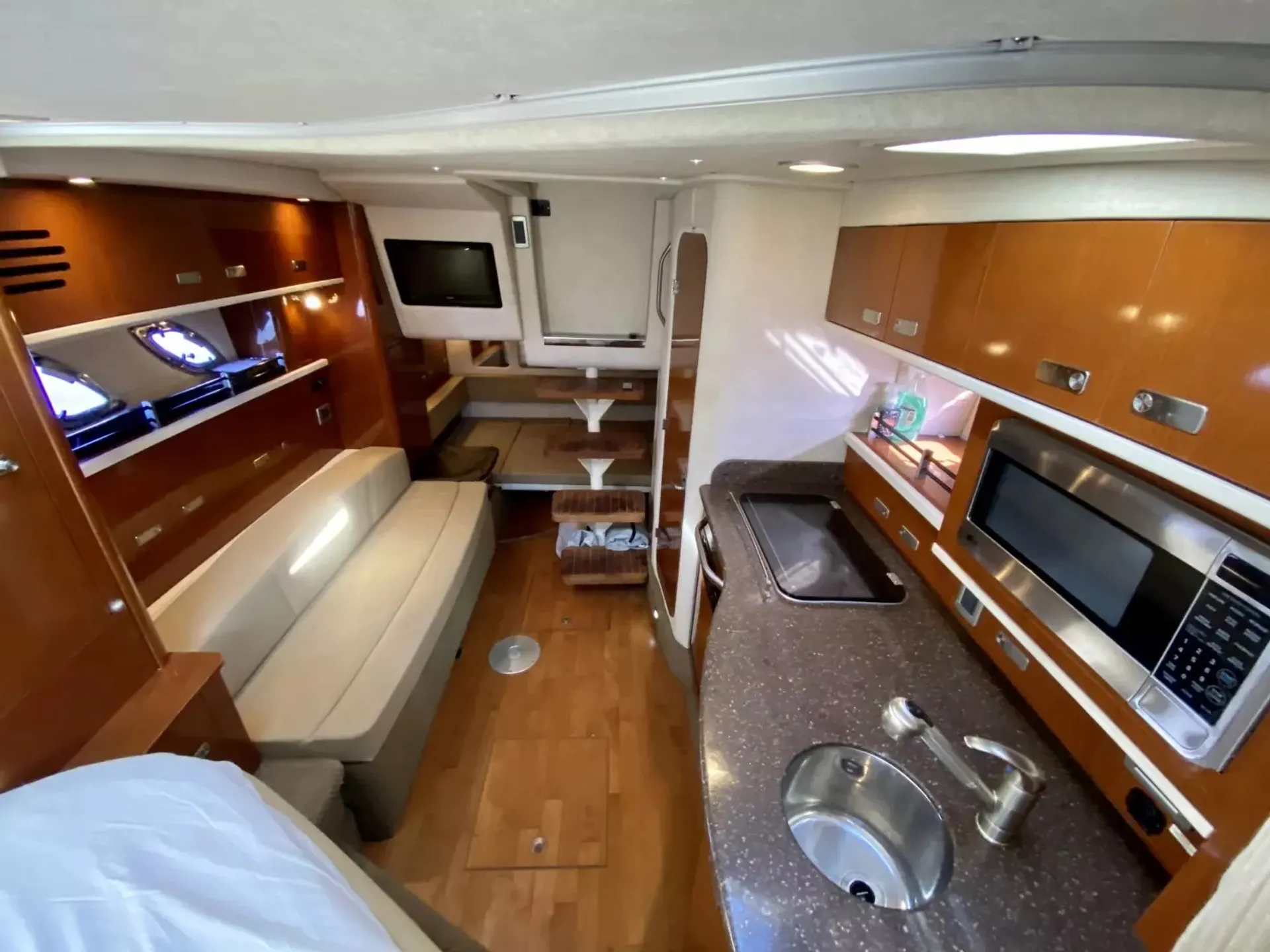 Sea Ray Boats 330 Sundancer w/Axius in Hollywood, FL — photo 6