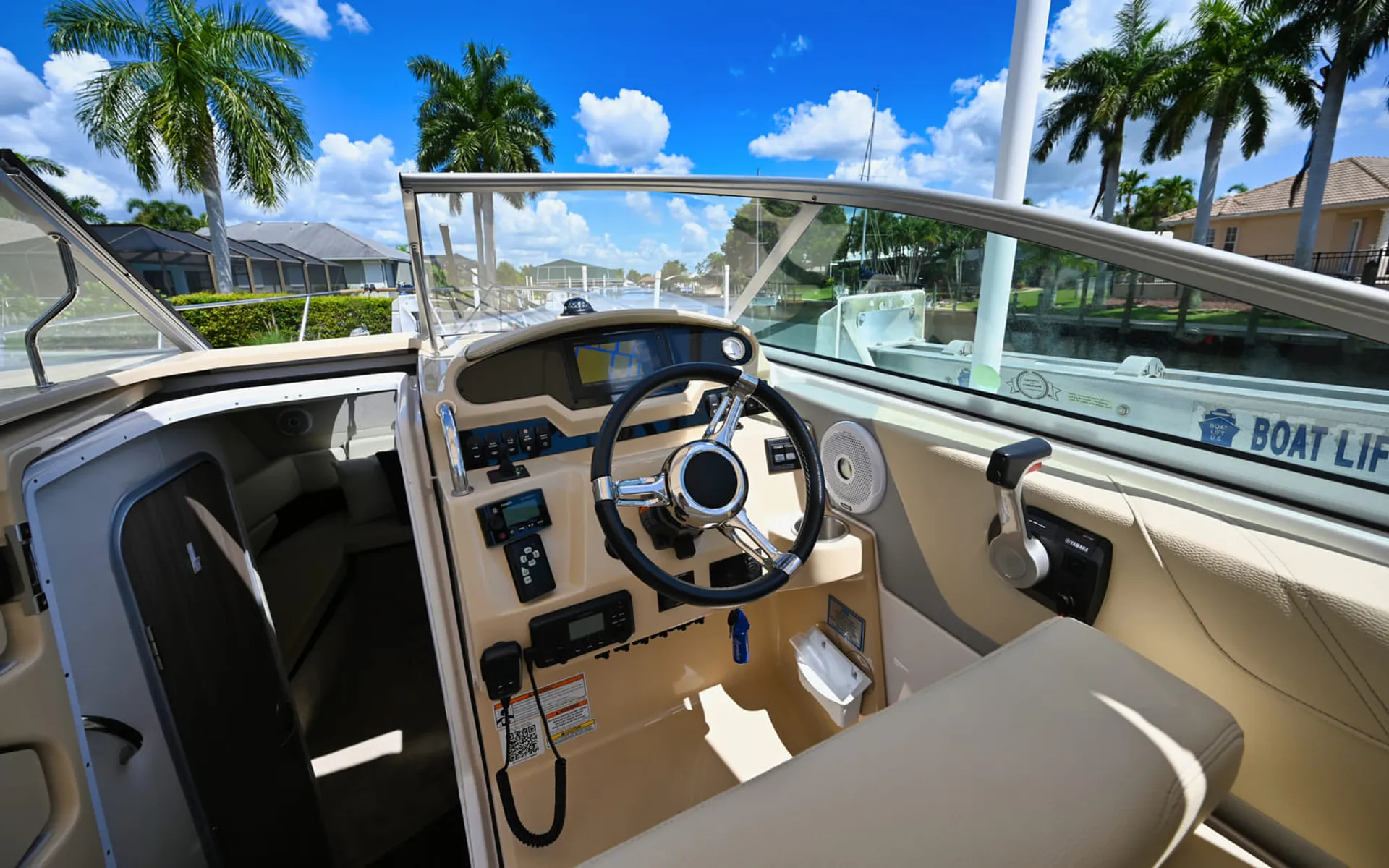 🚤 Regal 26XO – The Ultimate Luxury & Comfort Boat for Your Getaway!